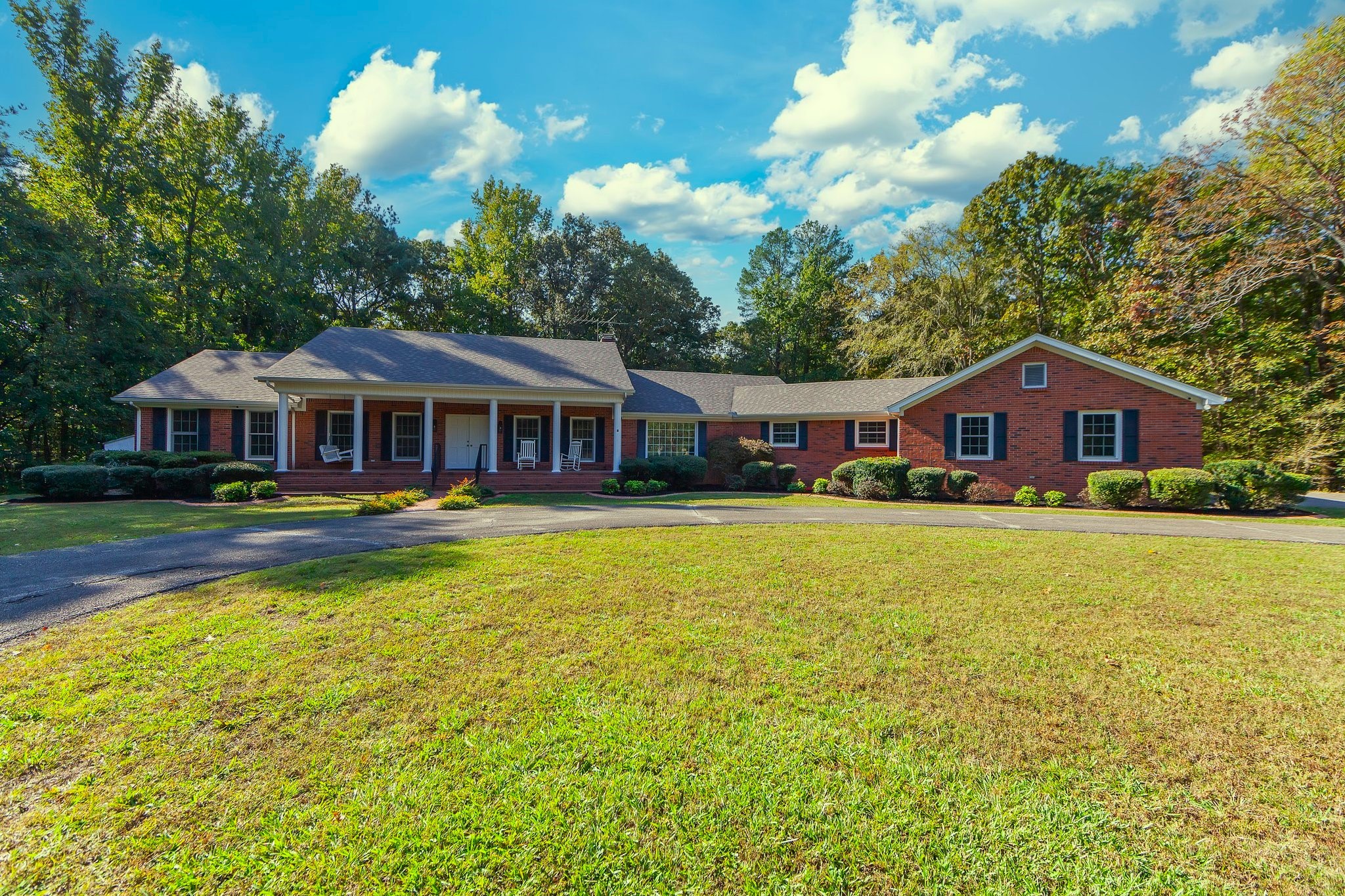 825 Barham Ln