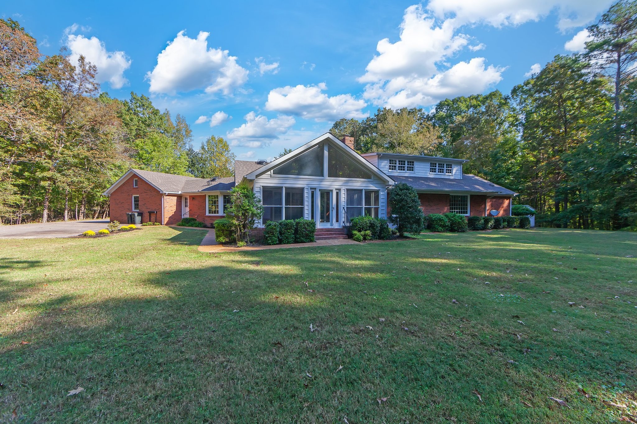825 Barham Ln