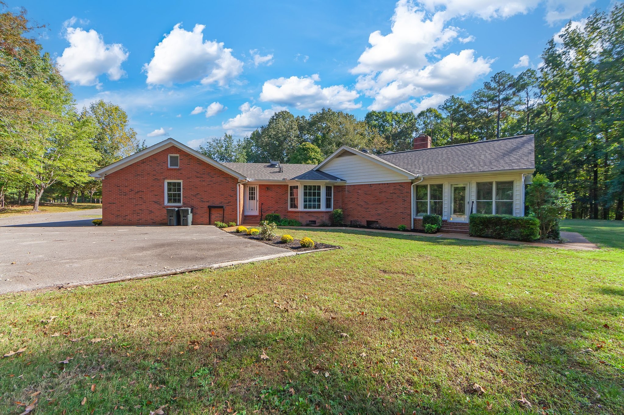 825 Barham Ln