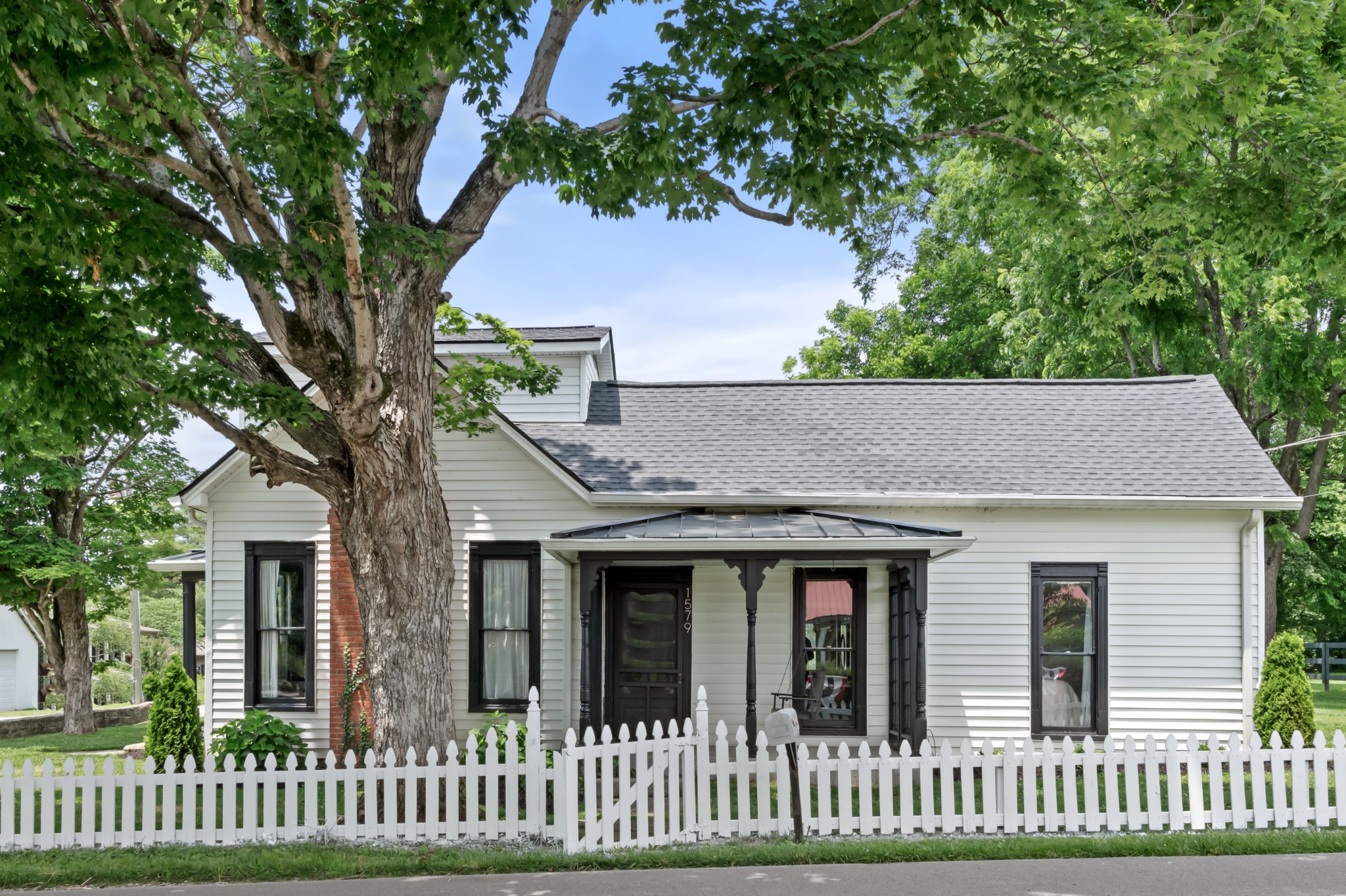 1579 Thompson Station Rd, W