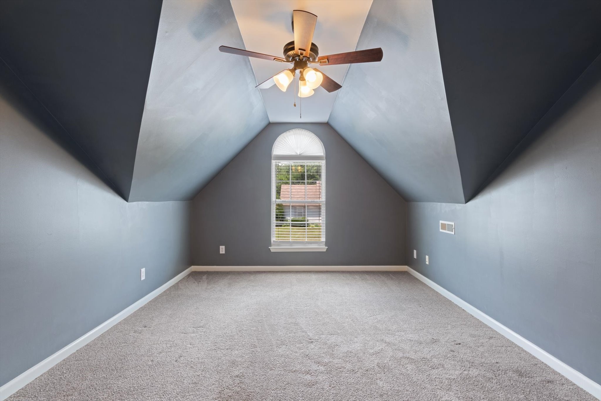2512 Lismore Dr