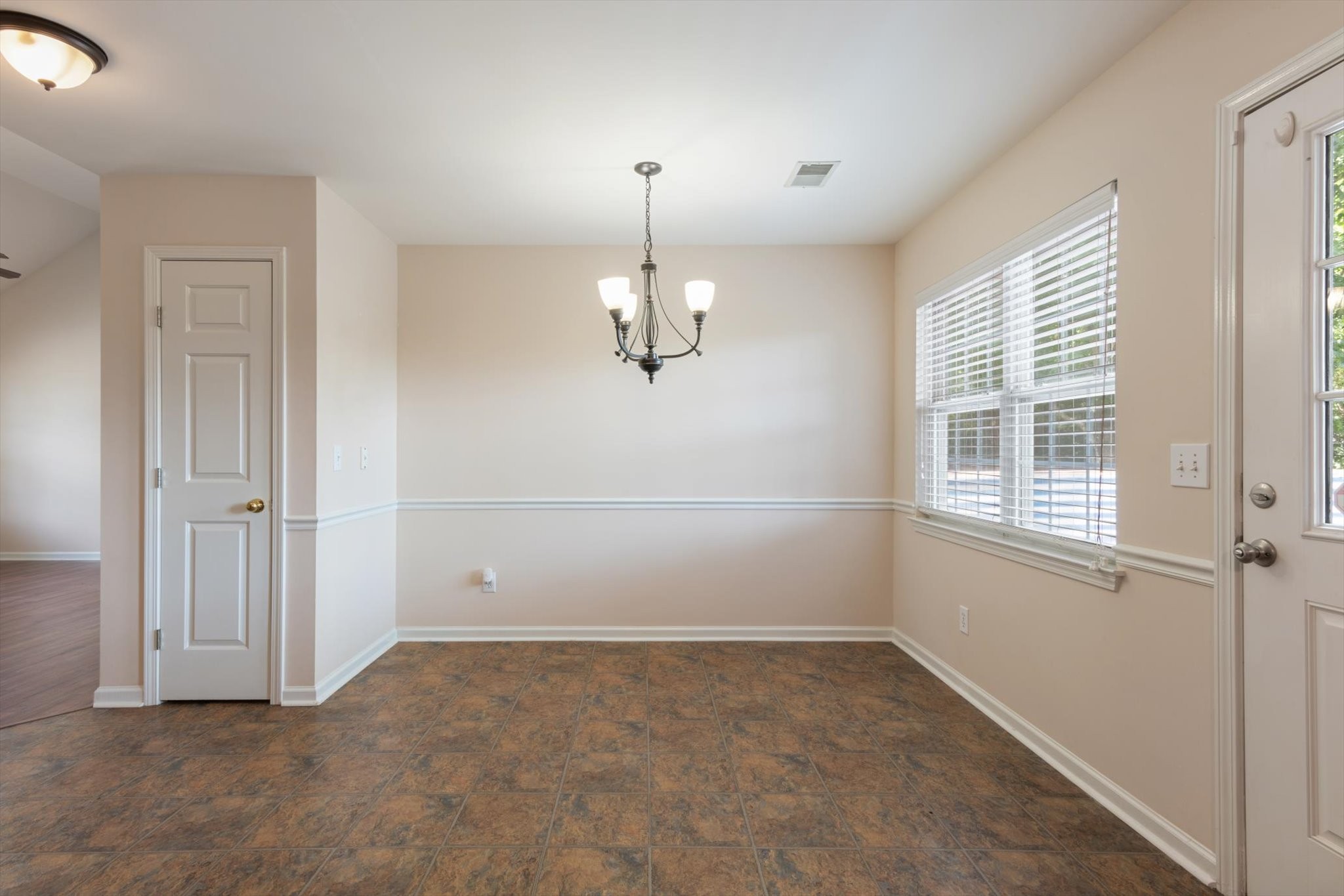 2512 Lismore Dr