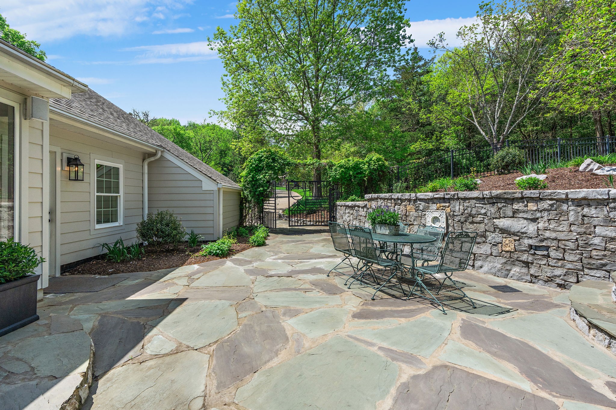 1000 Perkins Ln