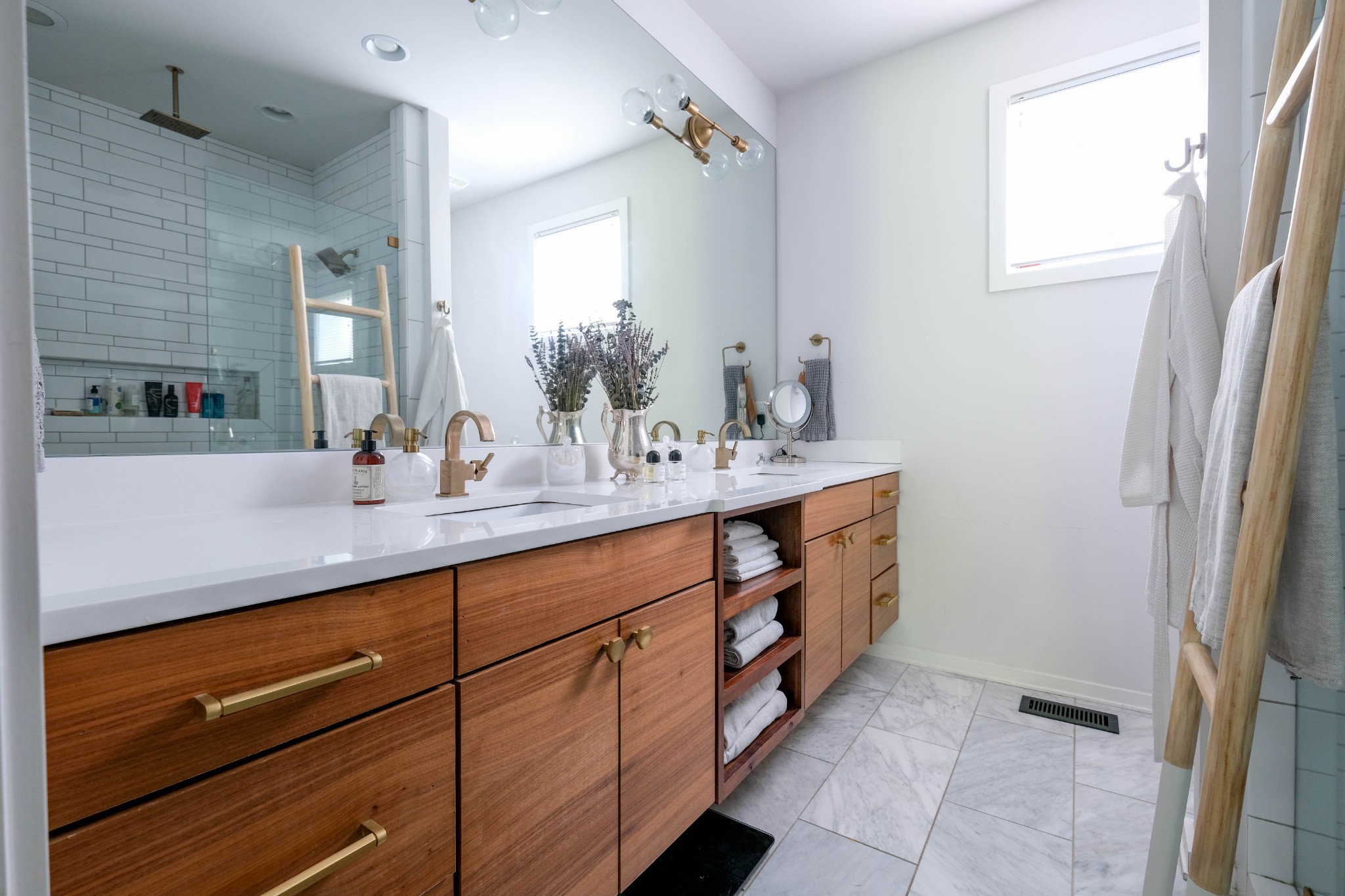 2101 Fernwood Dr