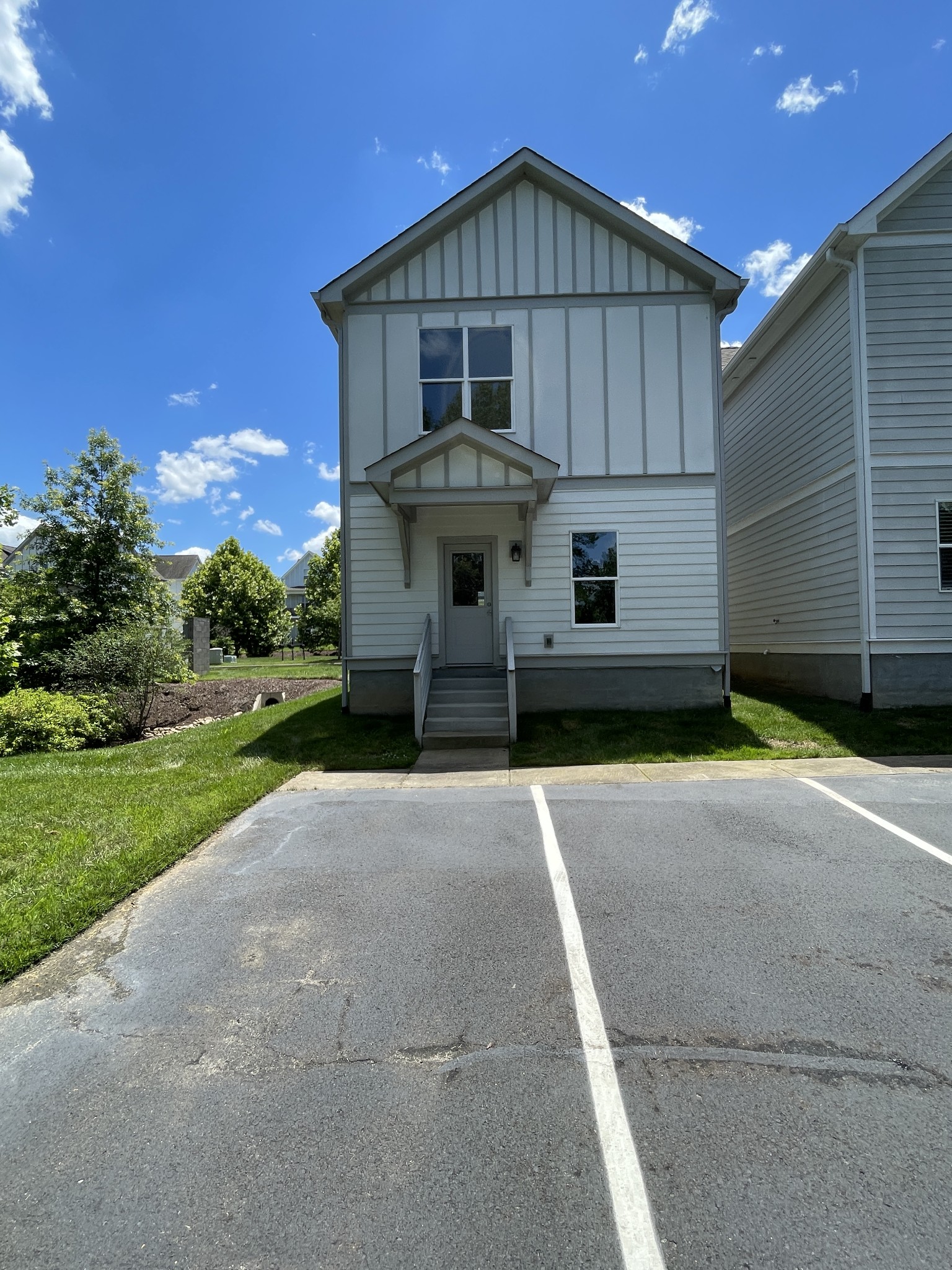 752 Cottage Park Dr