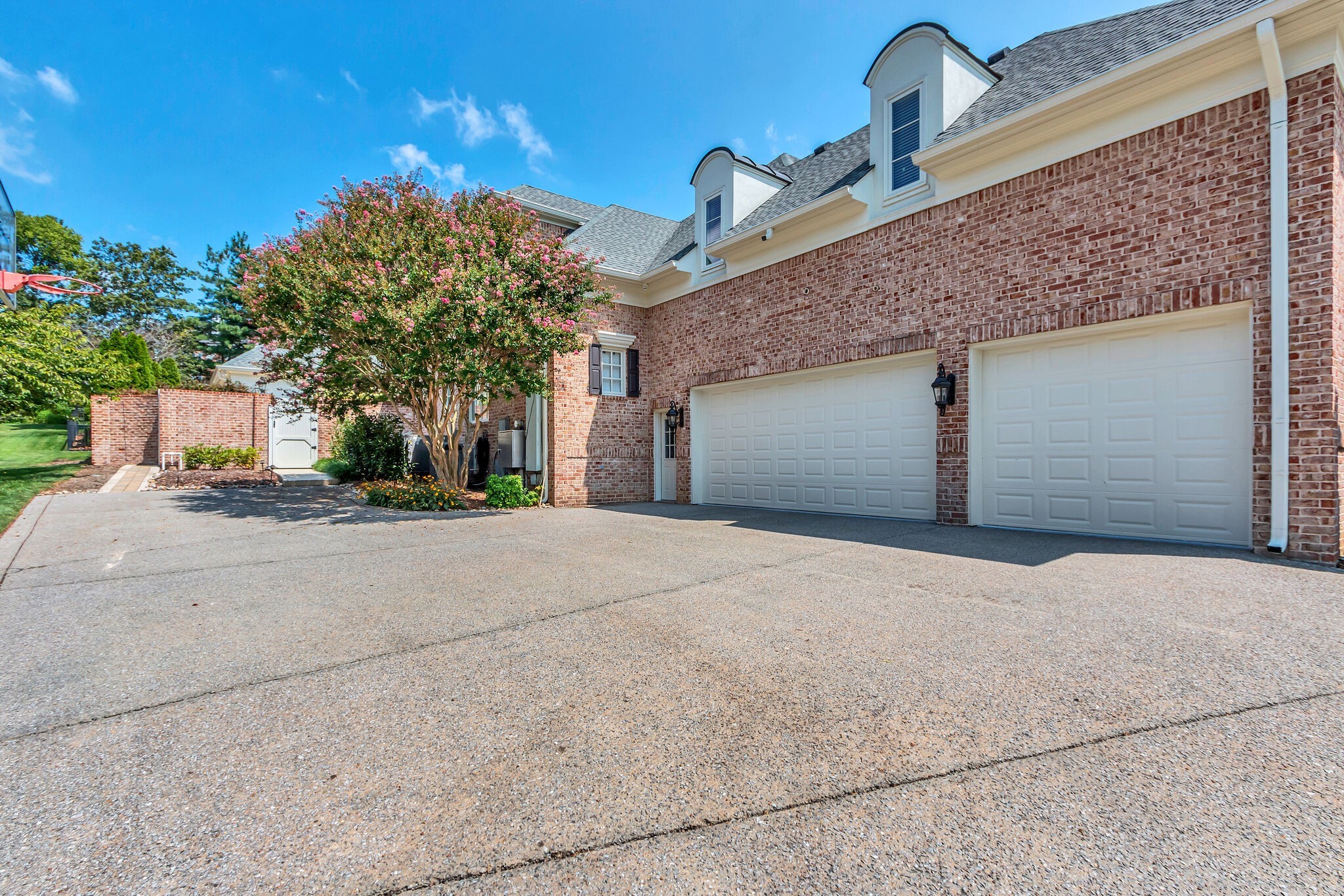 812 Legends Glen Ct