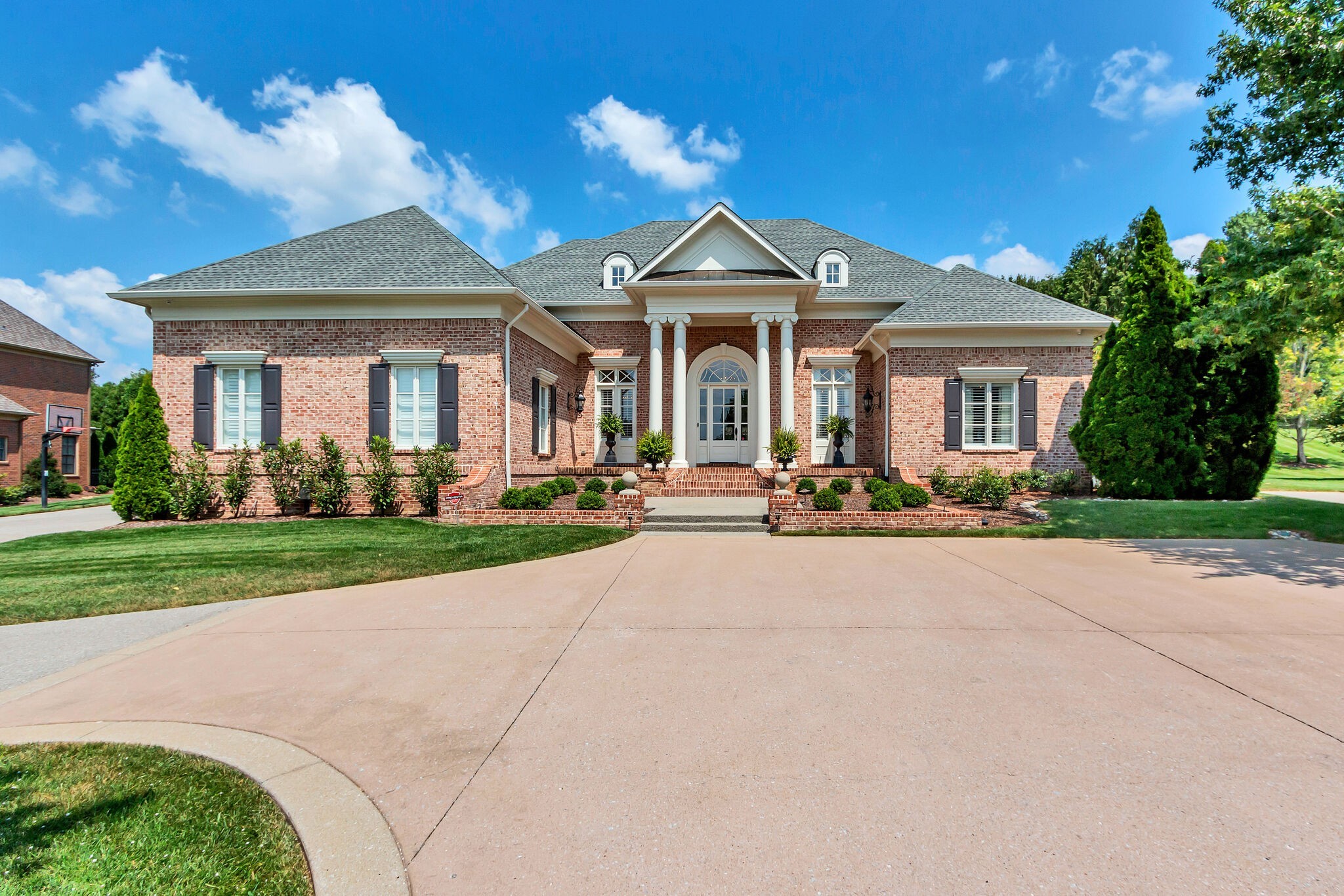 812 Legends Glen Ct