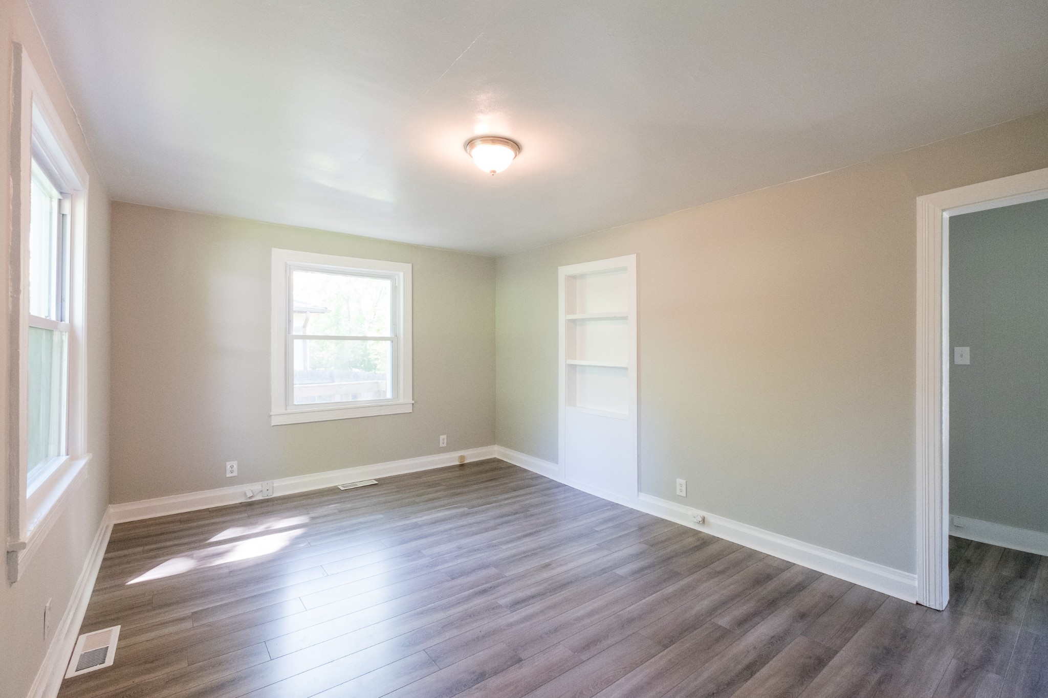 1304 Oakhurst Dr