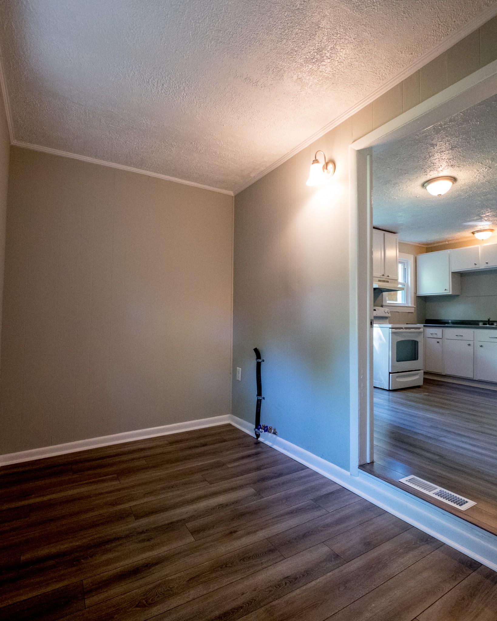 1304 Oakhurst Dr