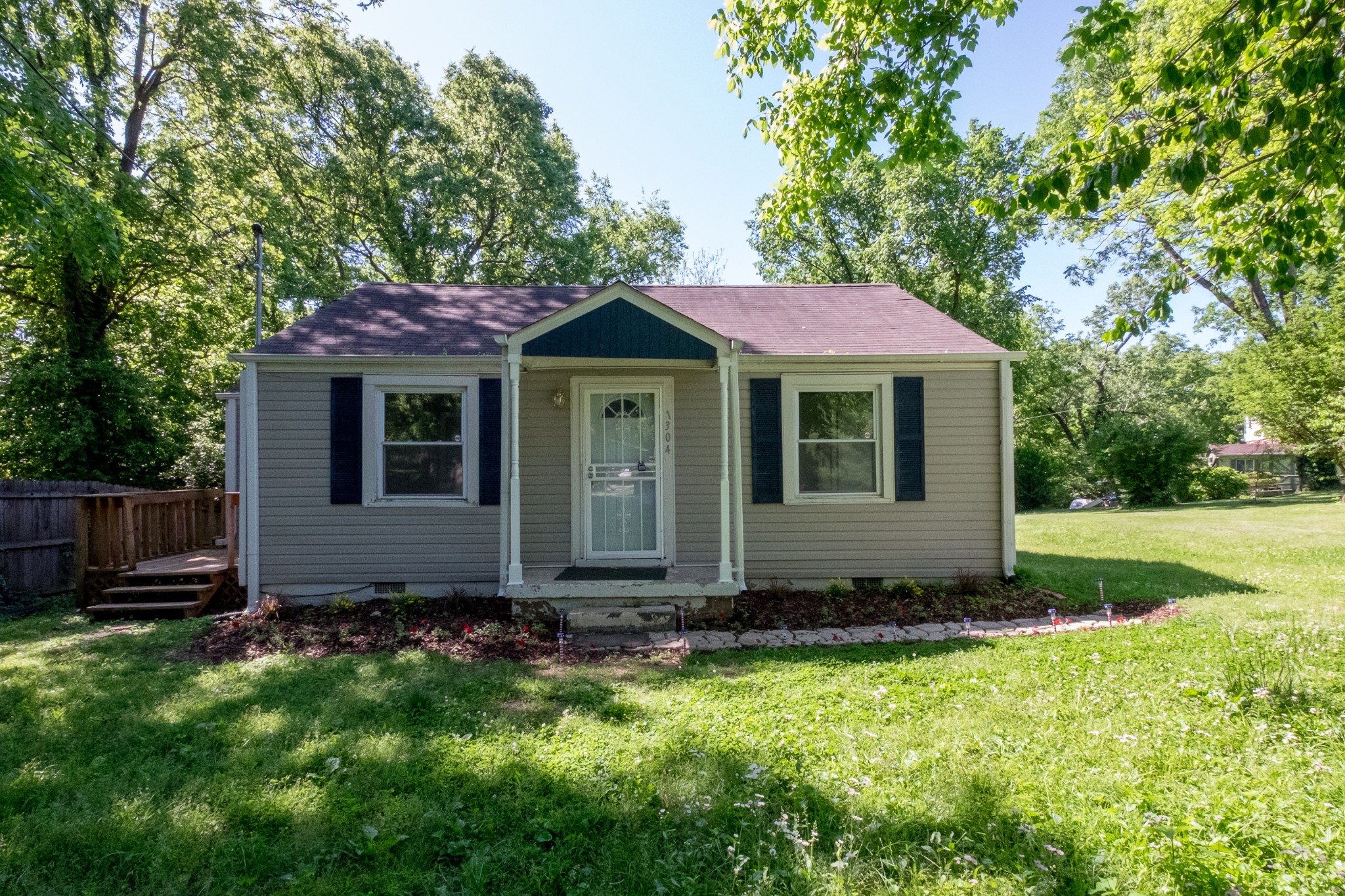 1304 Oakhurst Dr