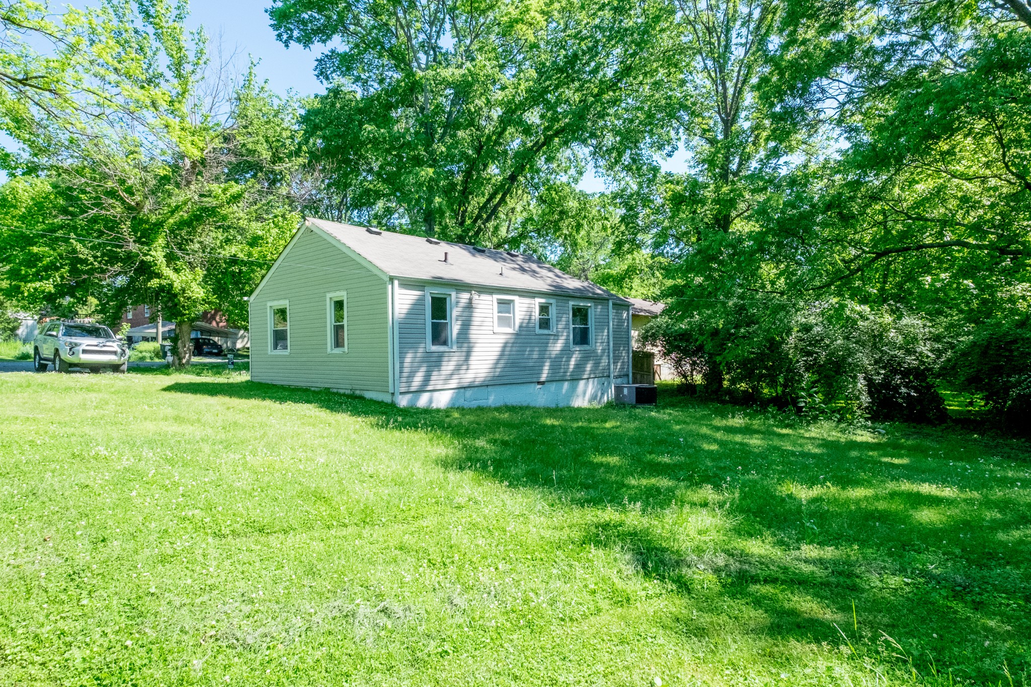 1304 Oakhurst Dr