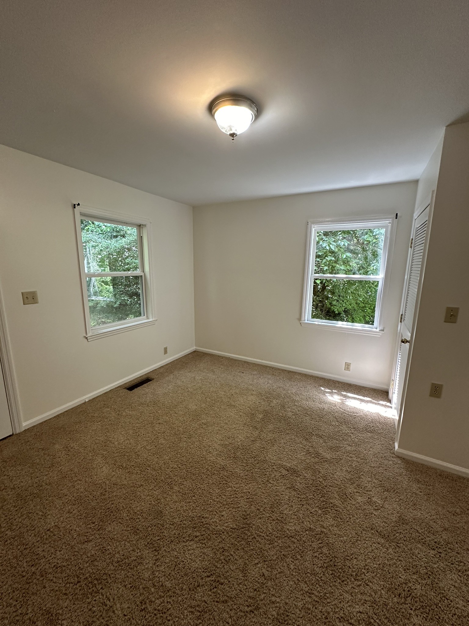 7431 River Road Pike