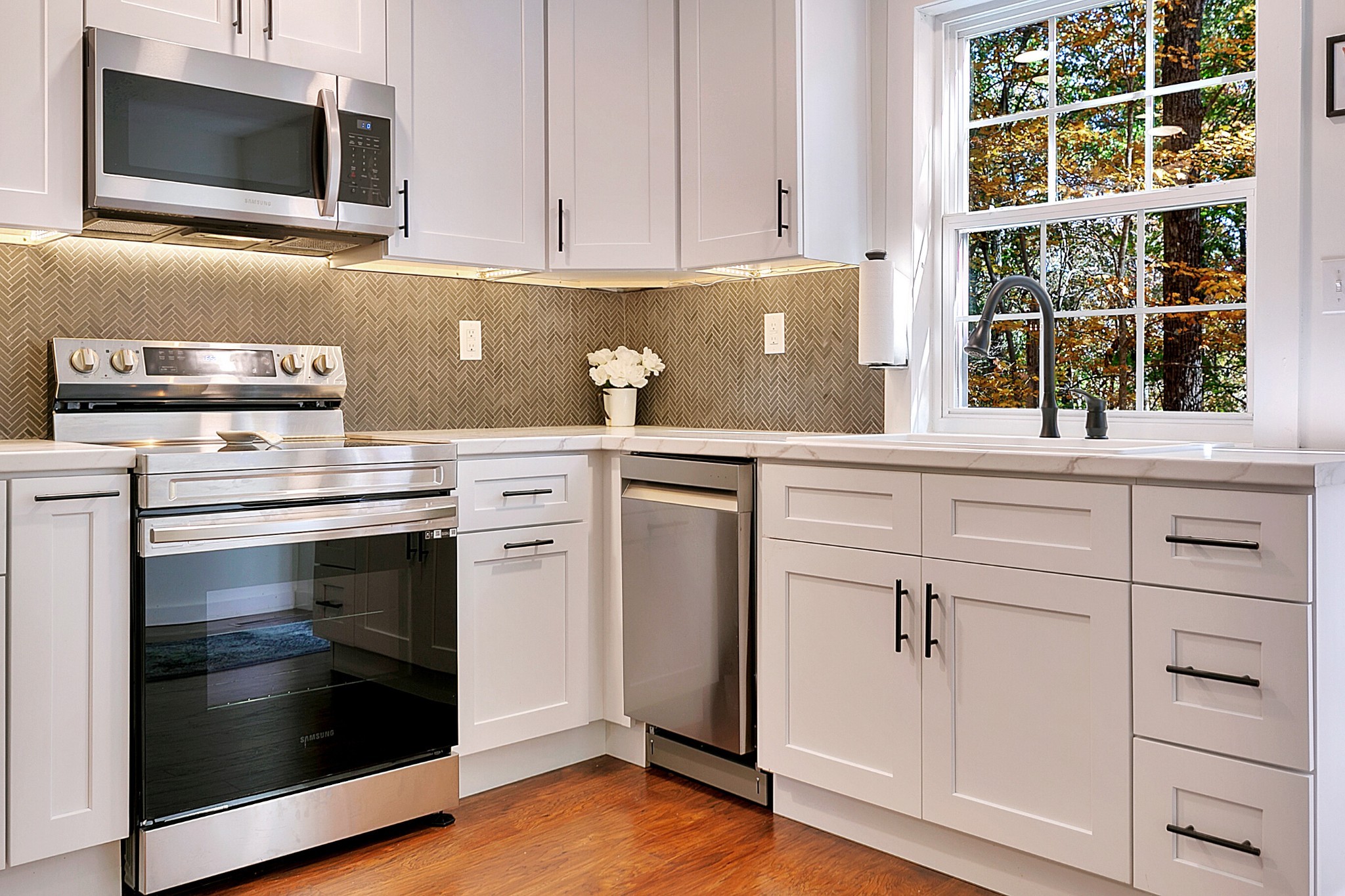 300 Lakeview Cir