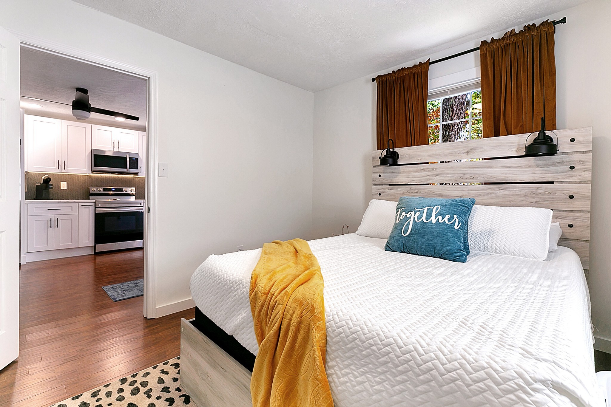 300 Lakeview Cir