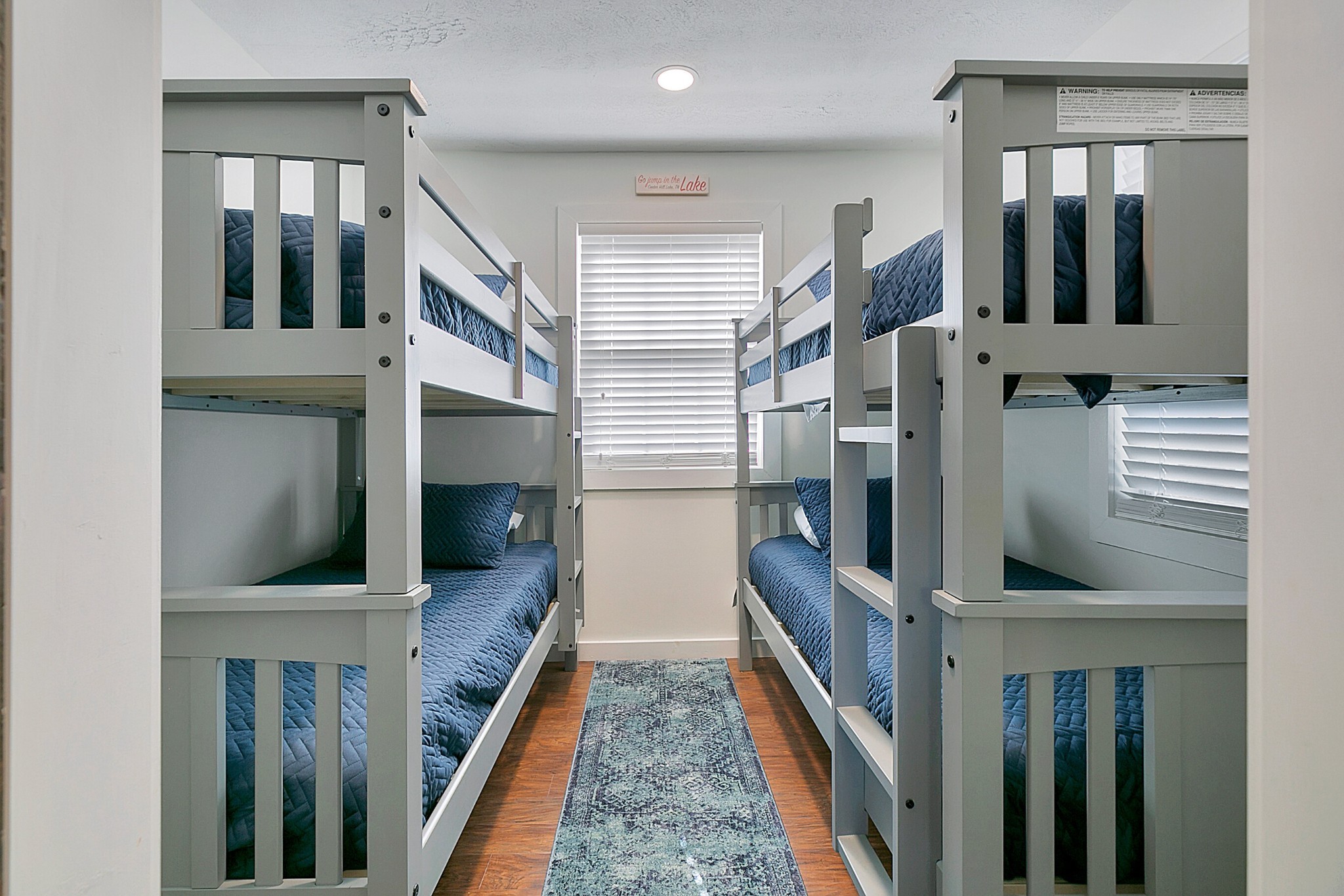 300 Lakeview Cir