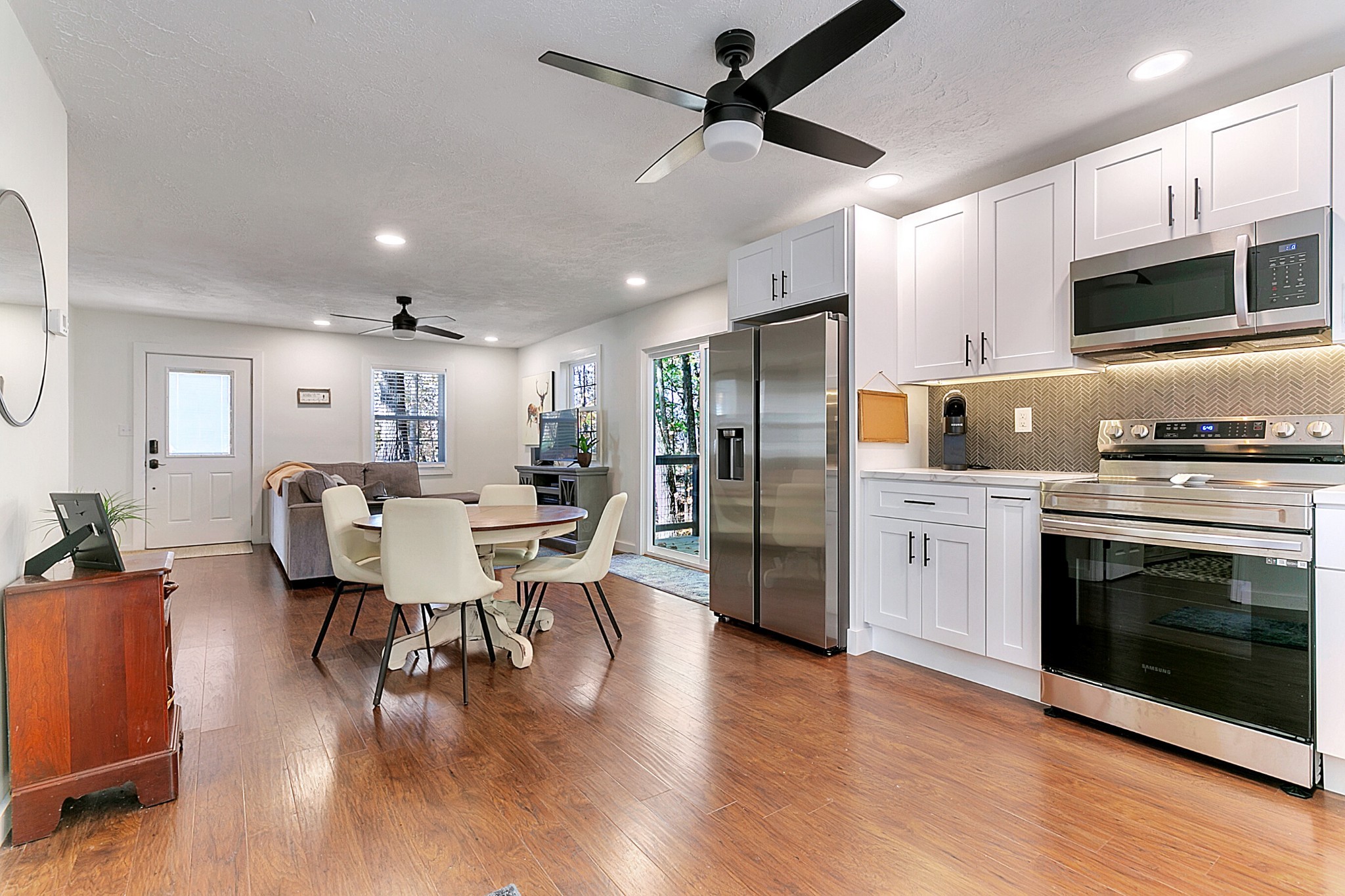 300 Lakeview Cir