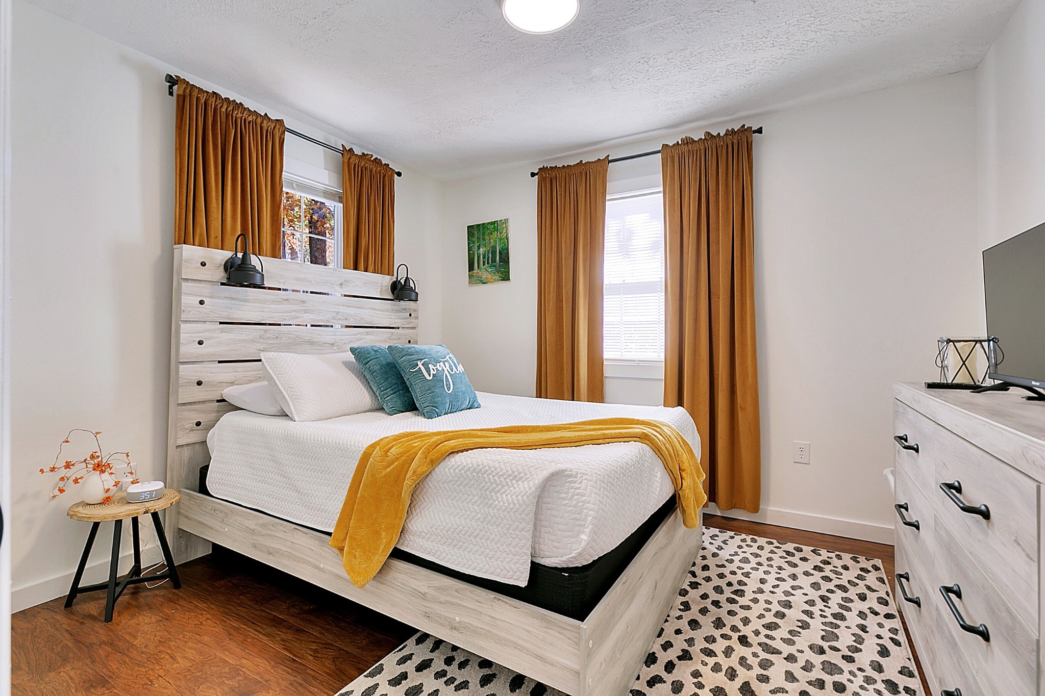 300 Lakeview Cir