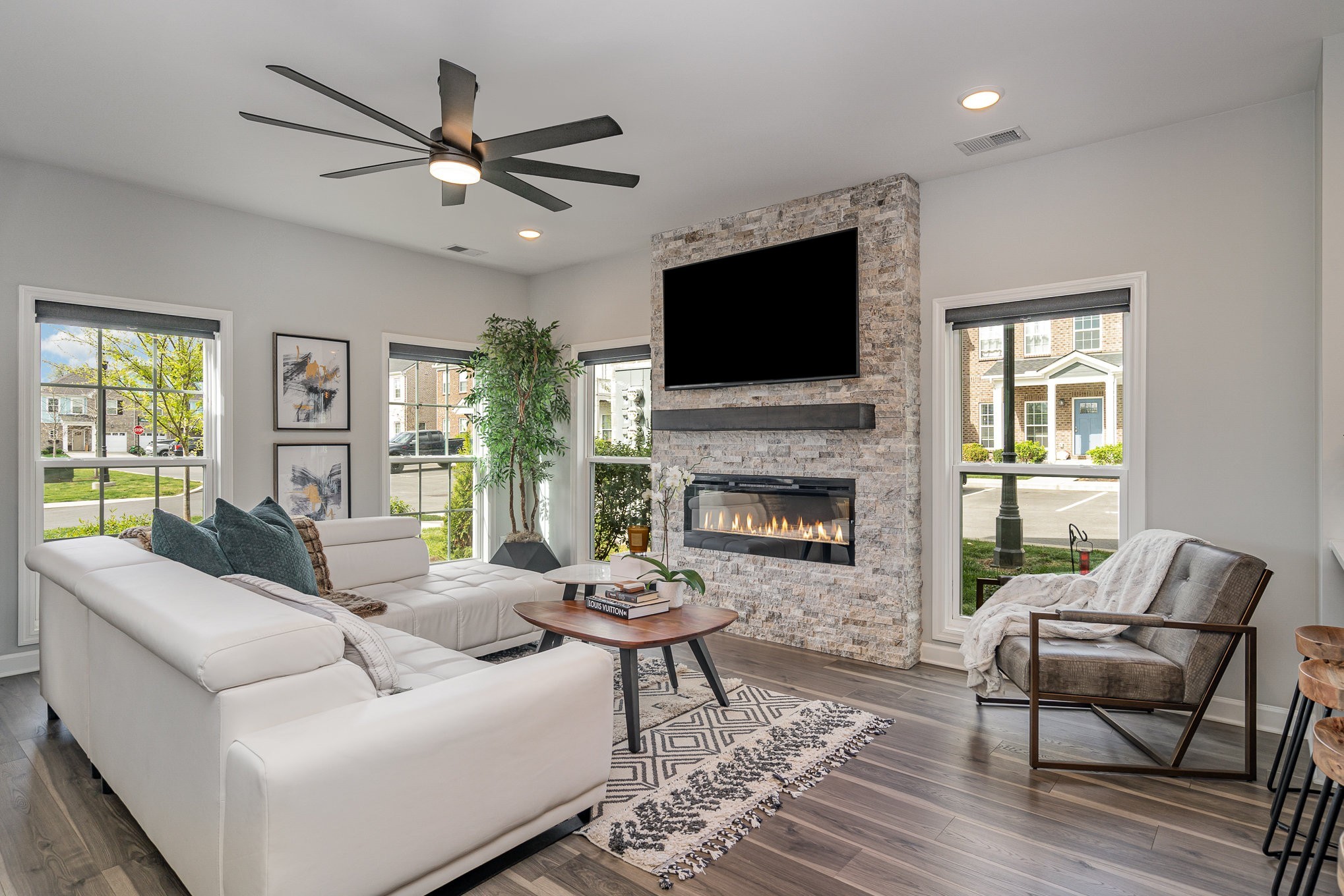 6084 Ivory Ln