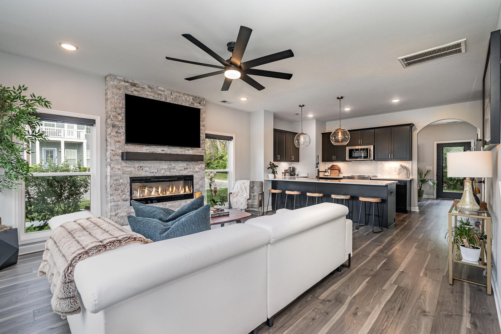 6084 Ivory Ln