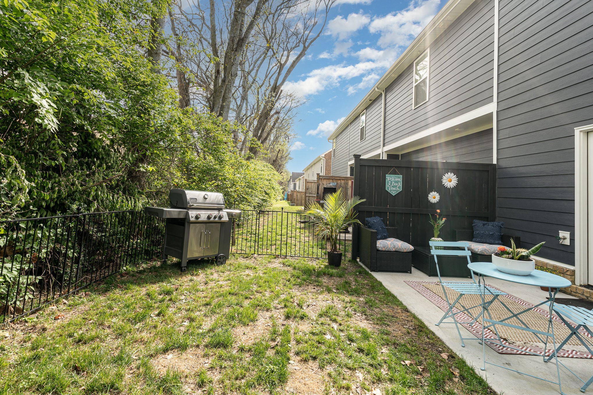 6084 Ivory Ln