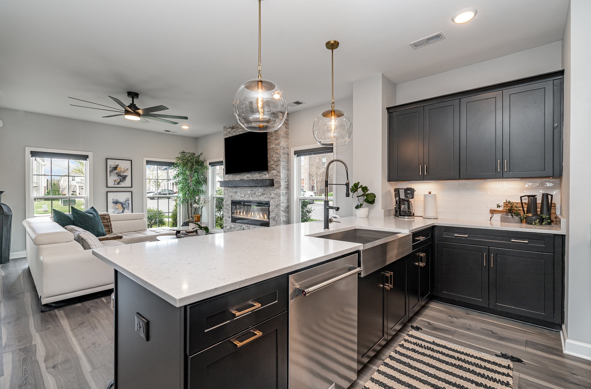 6084 Ivory Ln