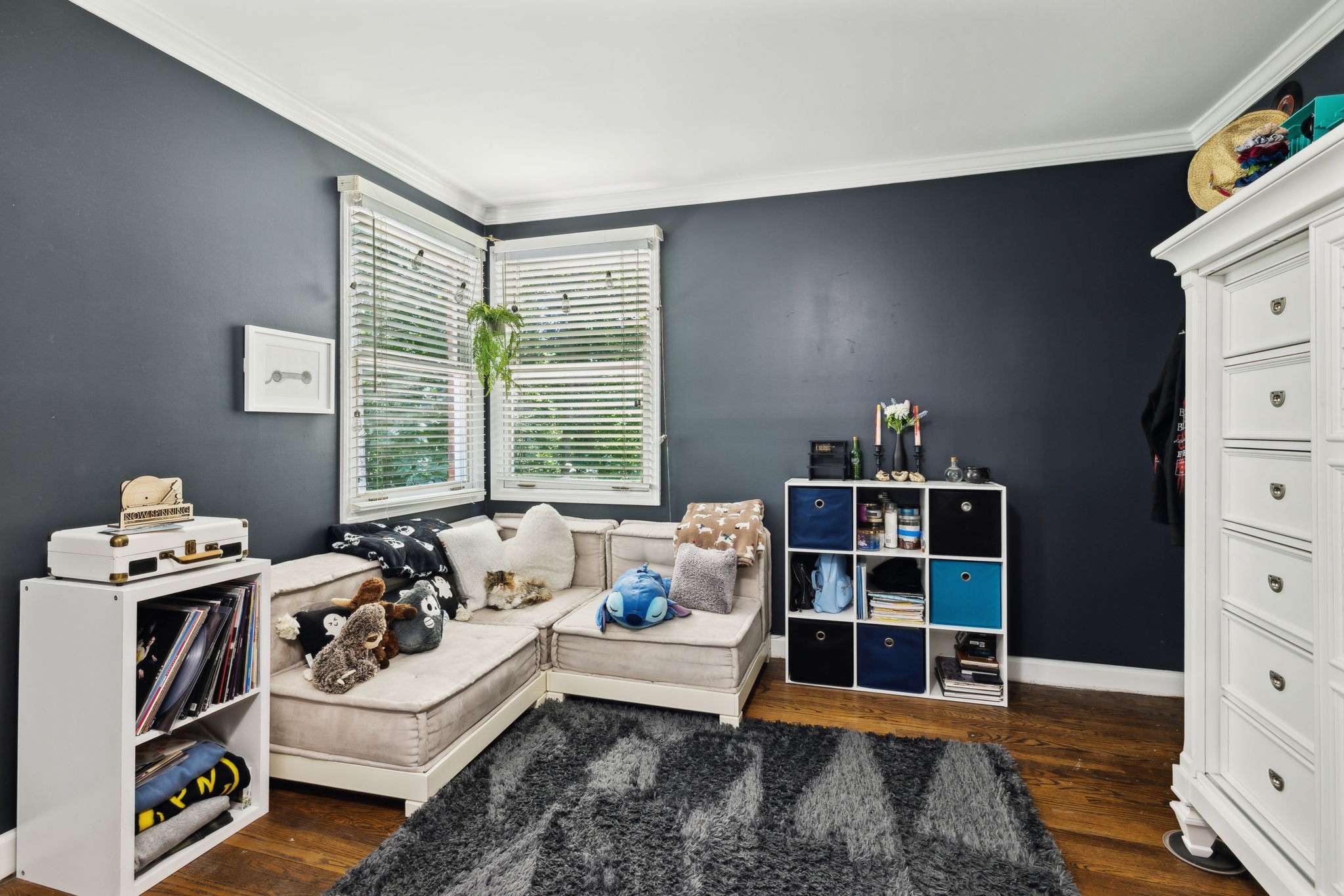 3927 New Highway 96, W