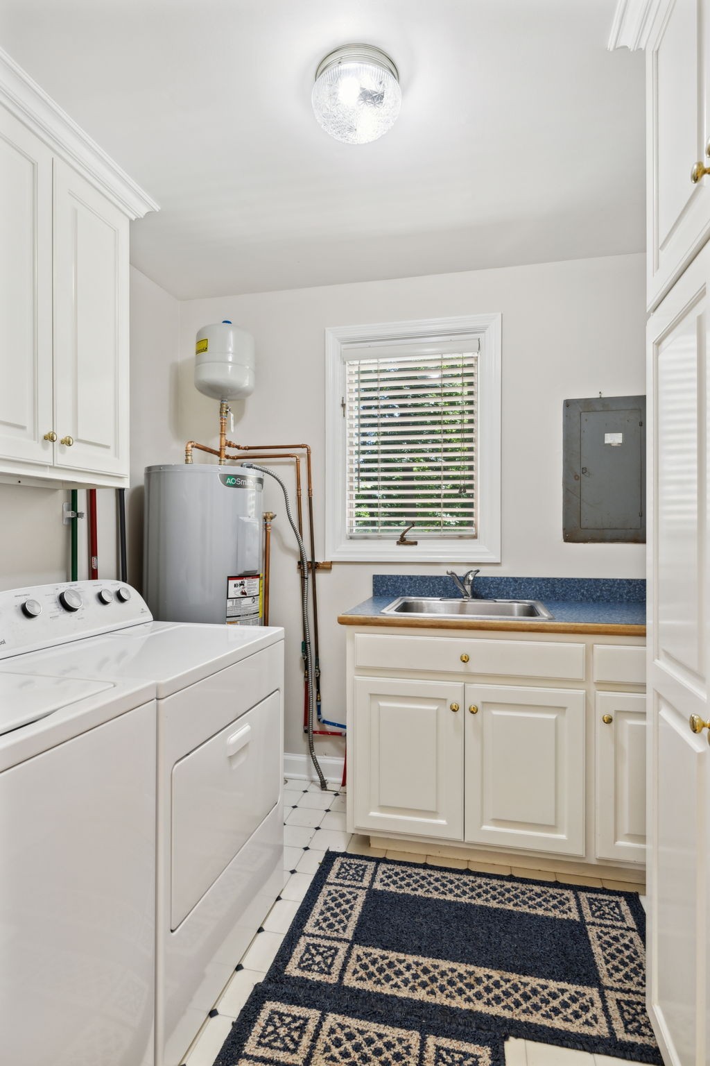 3927 New Highway 96, W