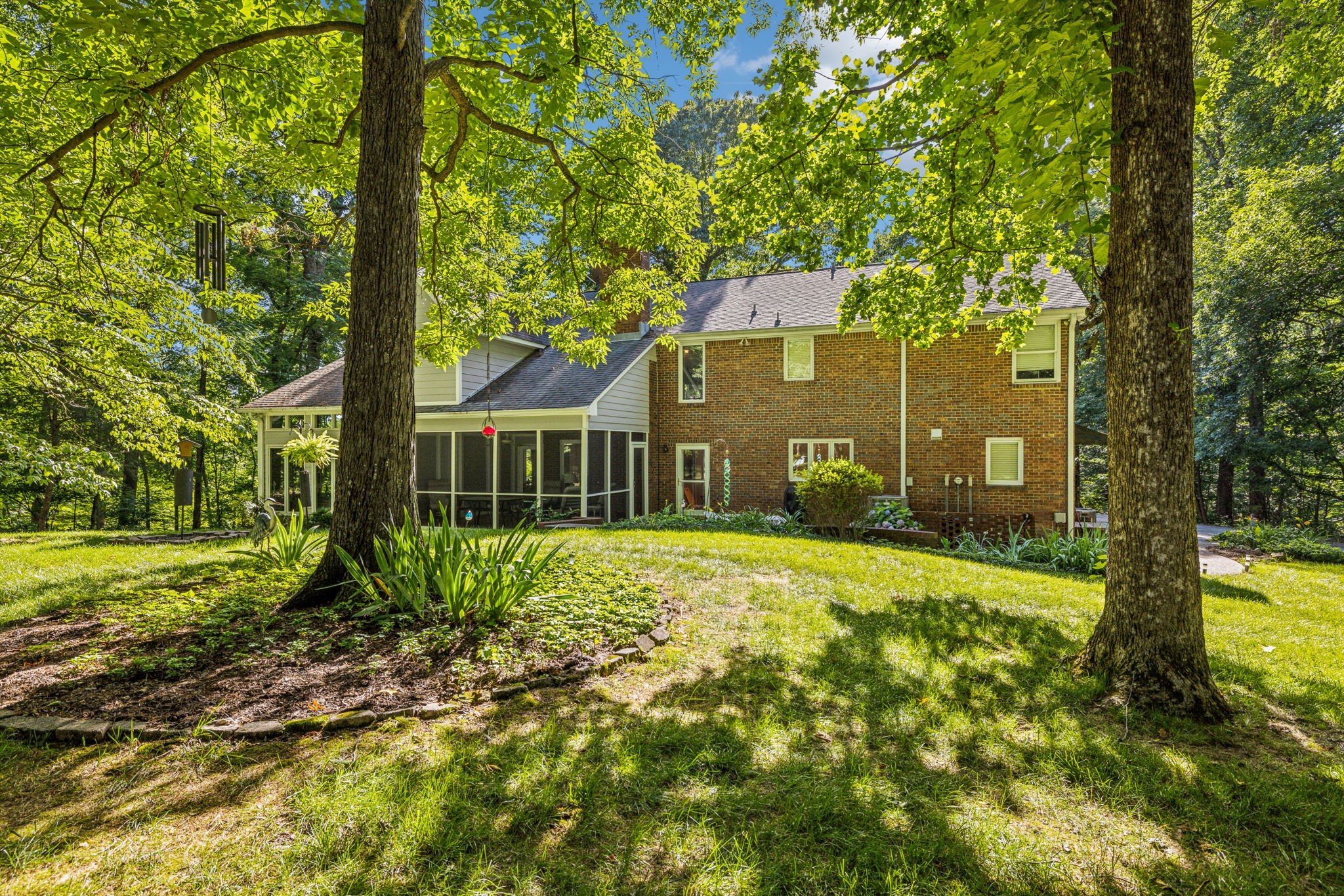 3927 New Highway 96, W