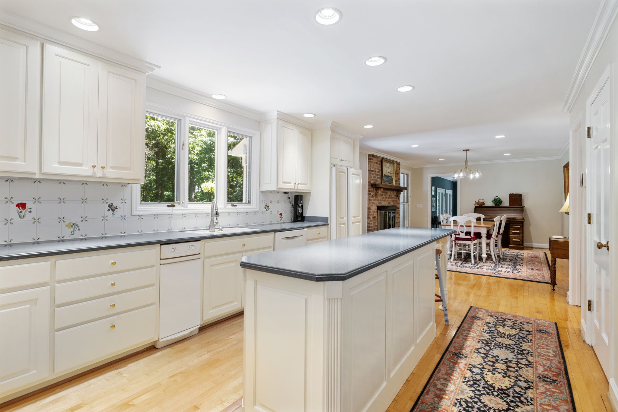 3927 New Highway 96, W