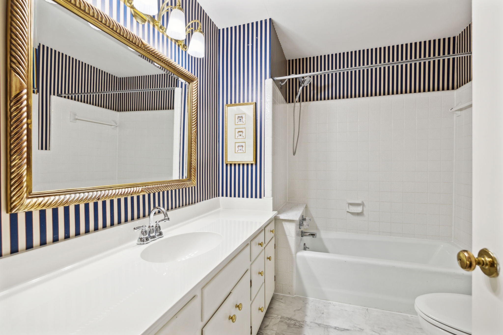 3927 New Highway 96, W