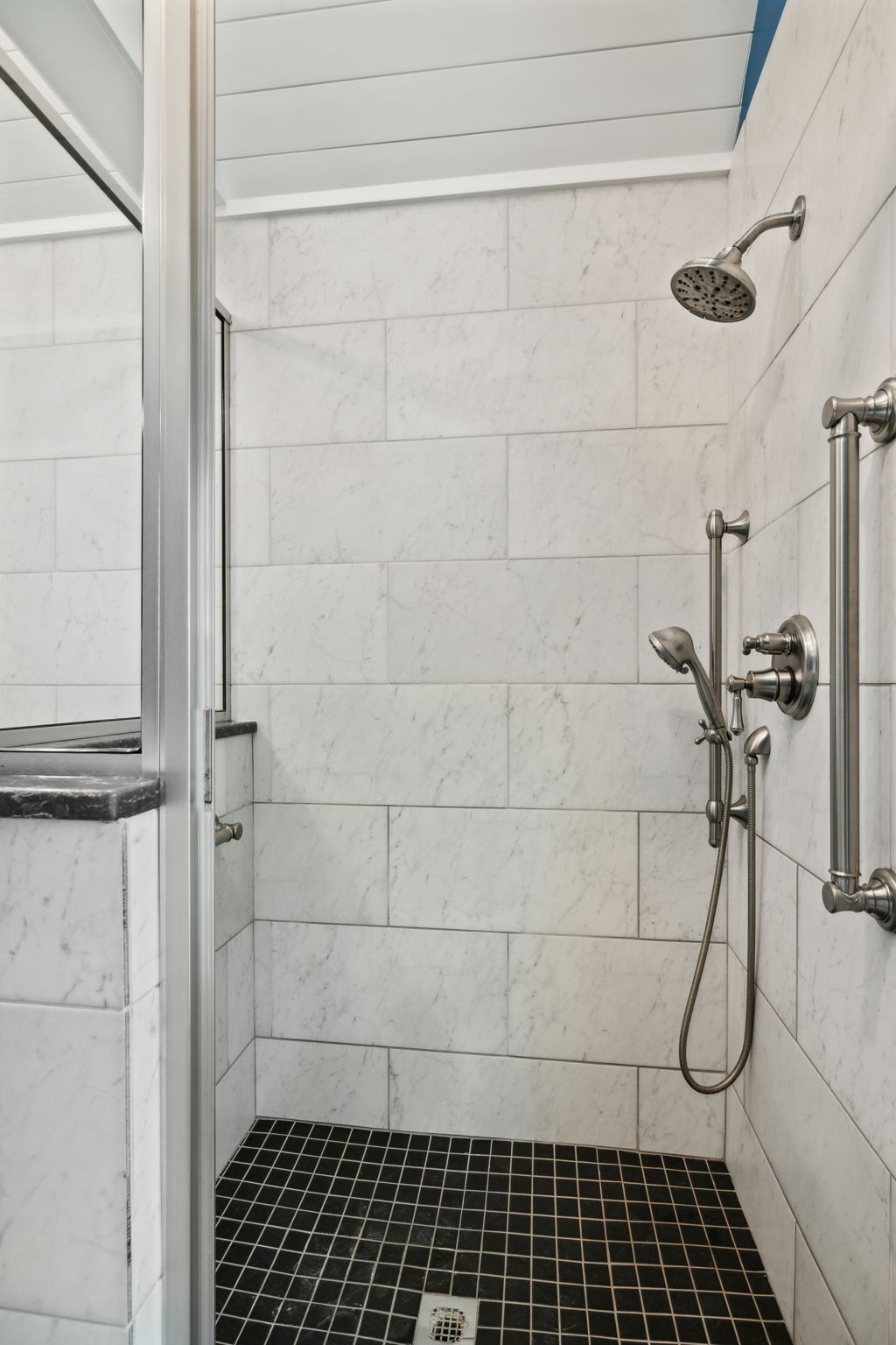 3927 New Highway 96, W