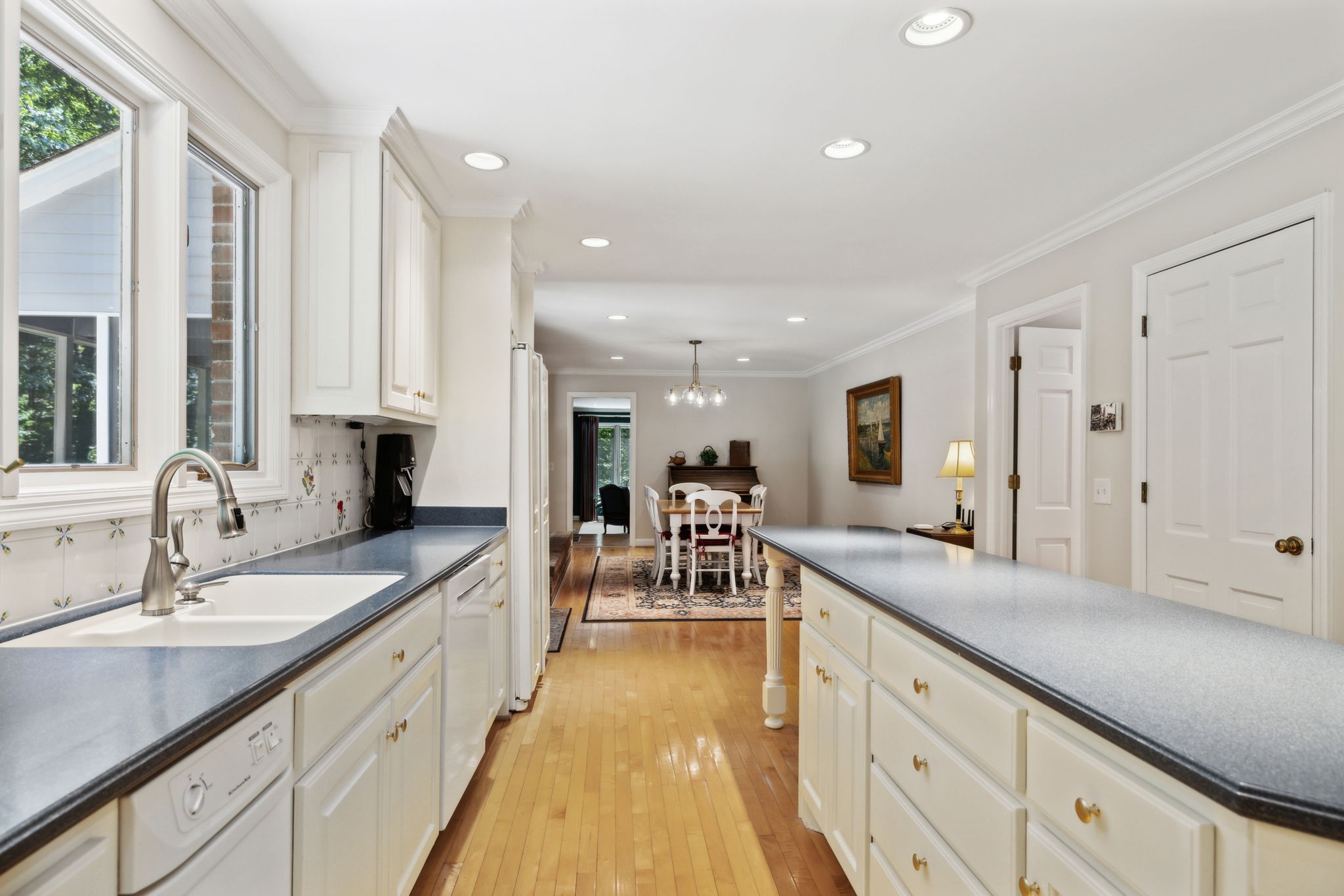 3927 New Highway 96, W