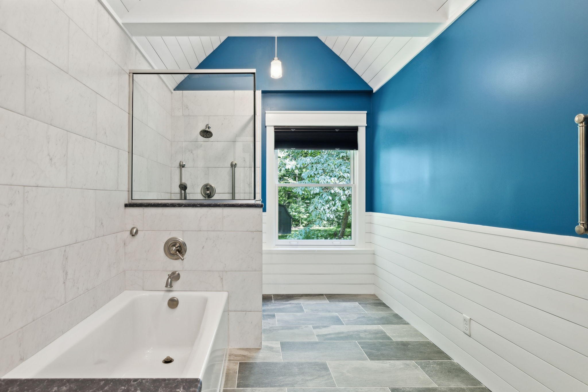 3927 New Highway 96, W