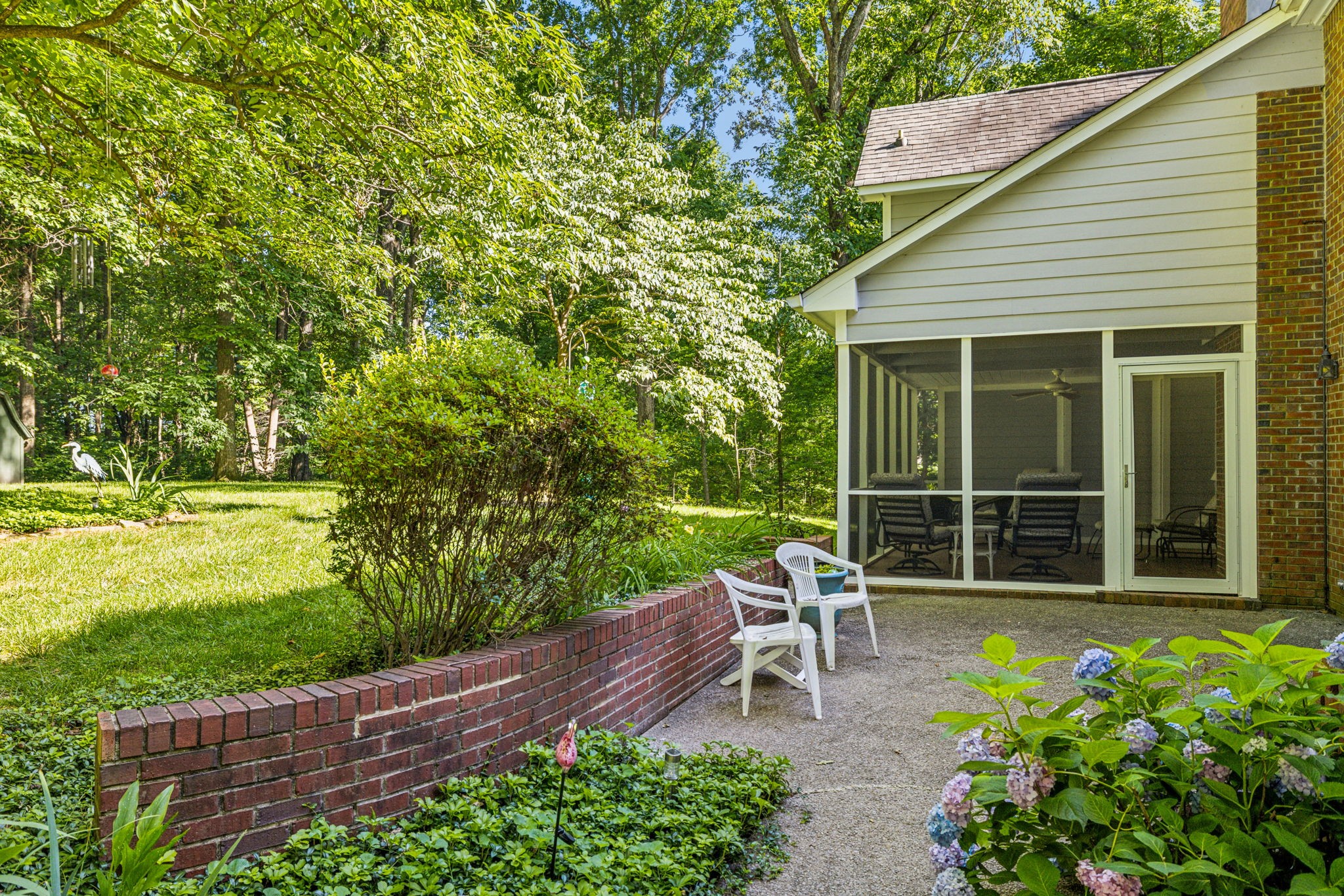 3927 New Highway 96, W