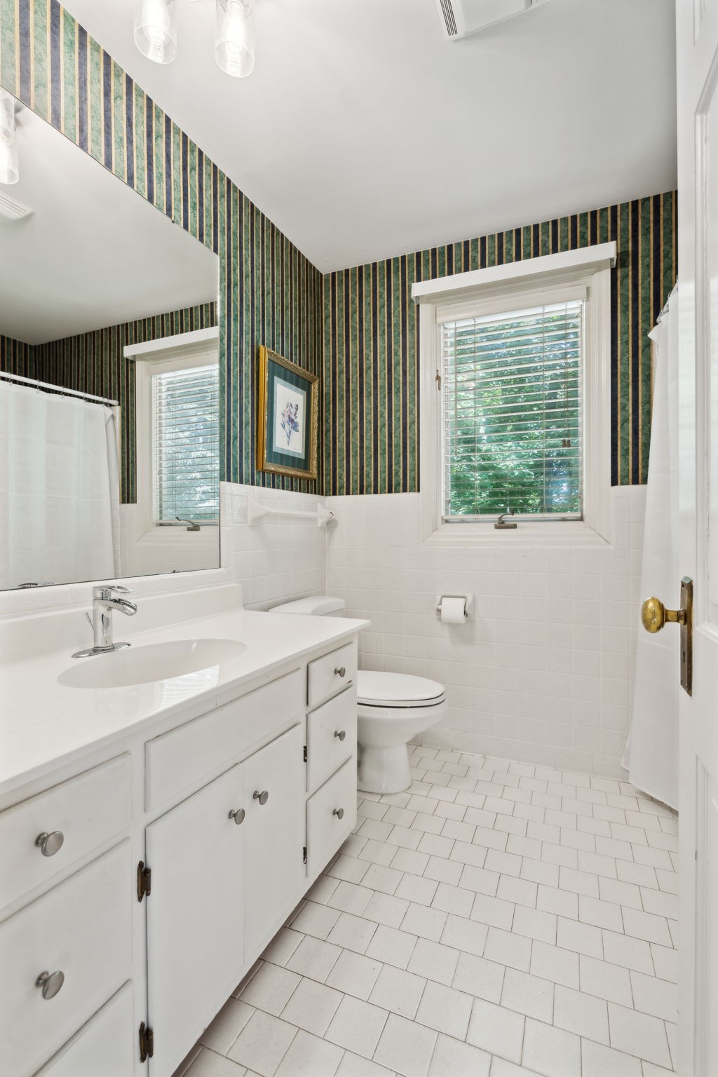 3927 New Highway 96, W