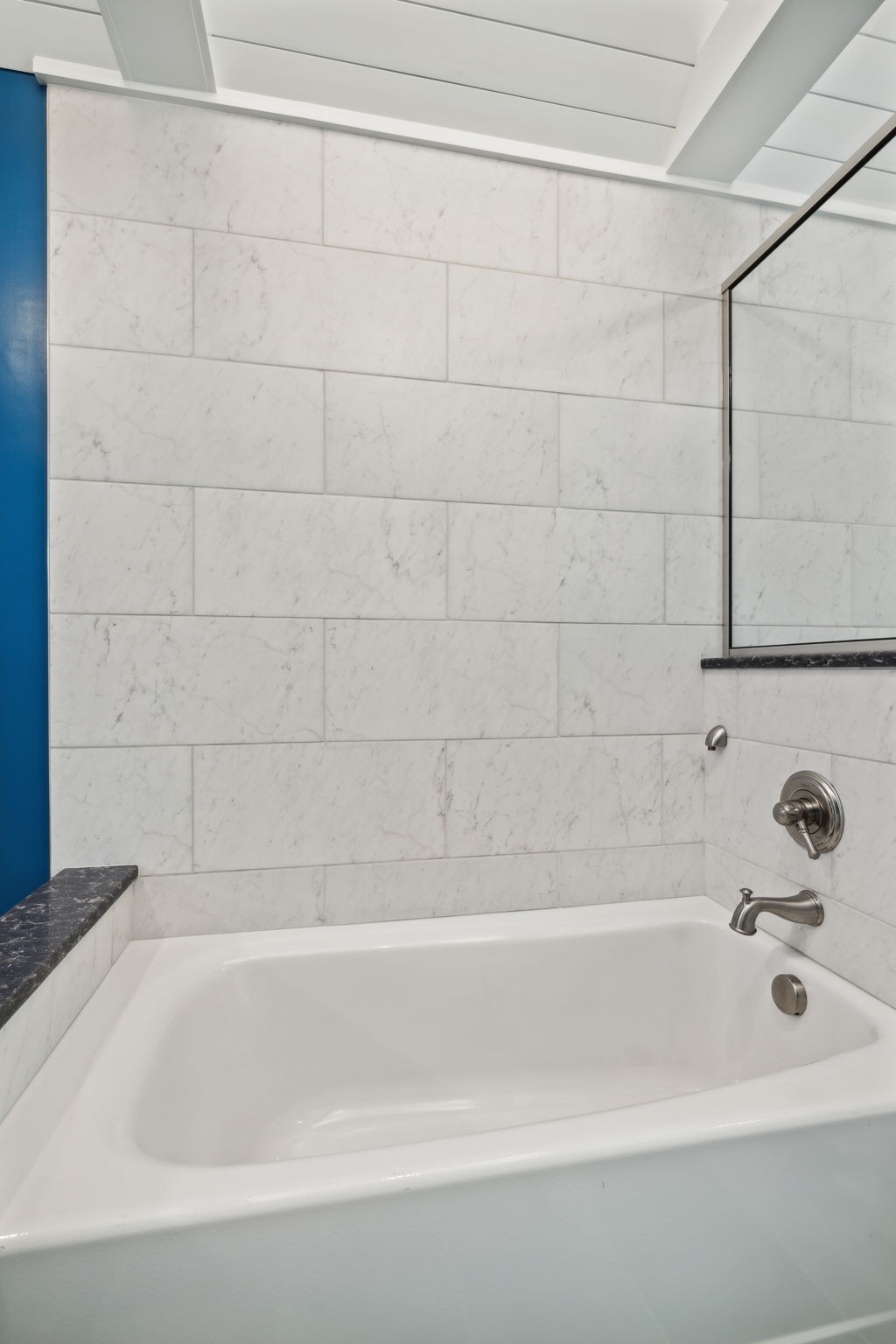 3927 New Highway 96, W