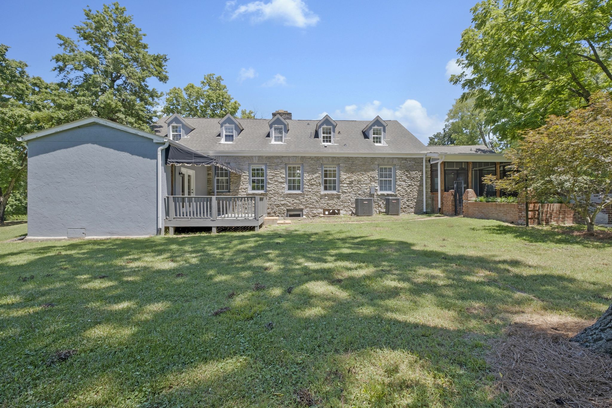 3224 Lakeshore Dr