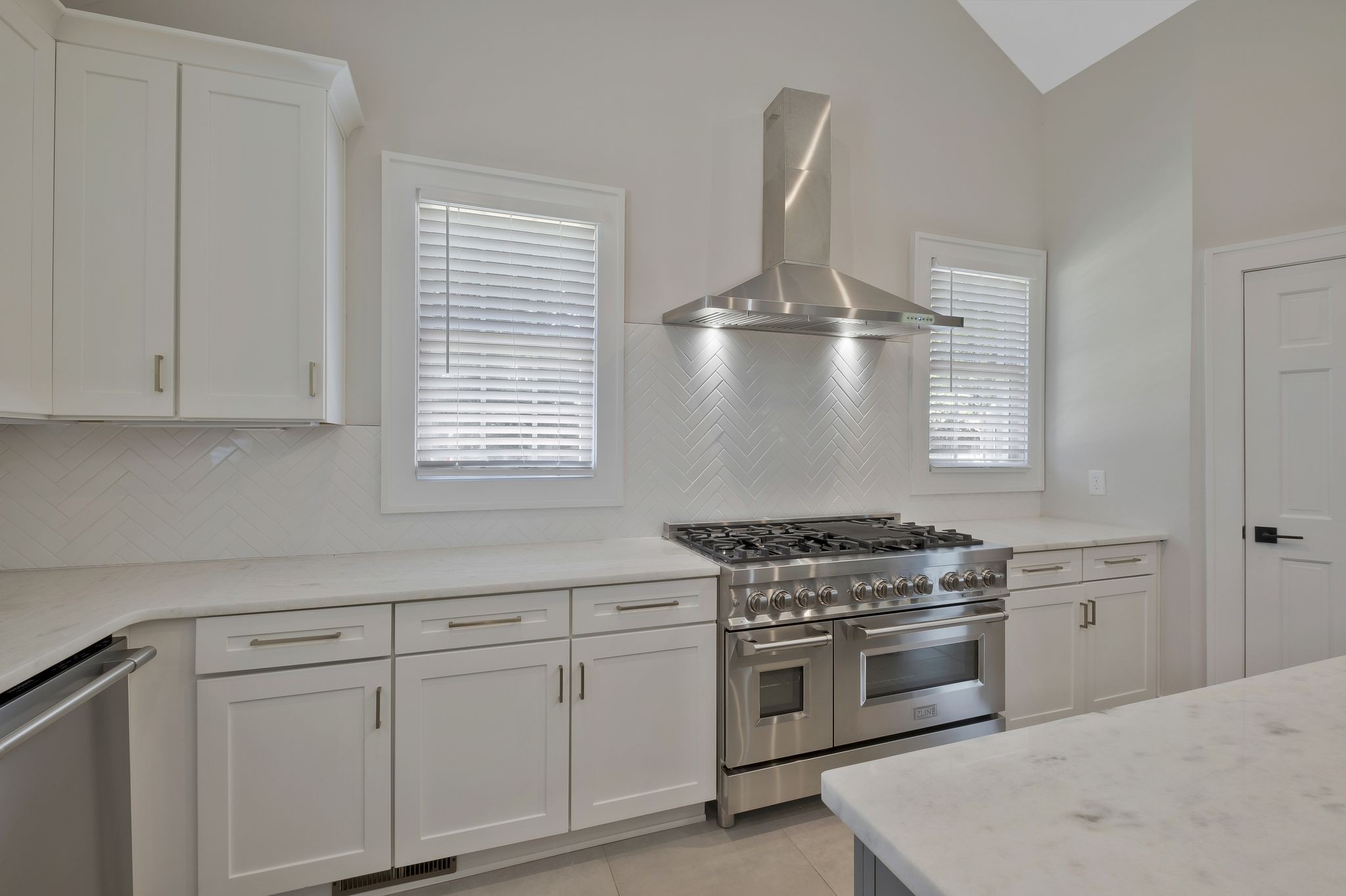 3224 Lakeshore Dr