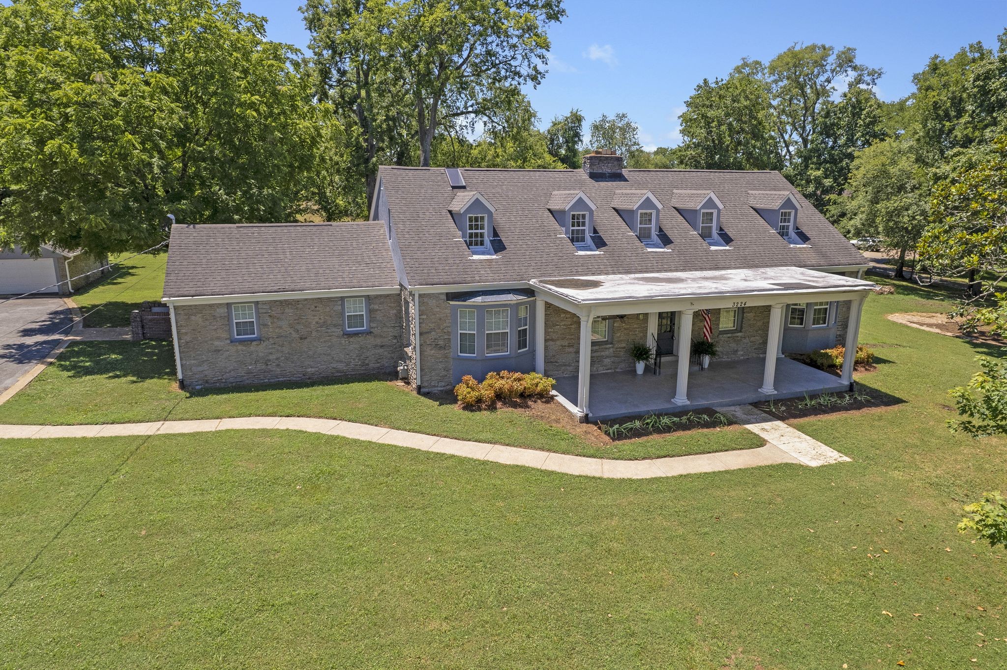 3224 Lakeshore Dr