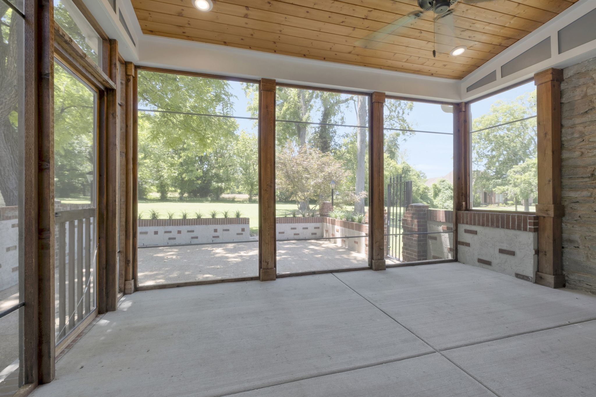 3224 Lakeshore Dr