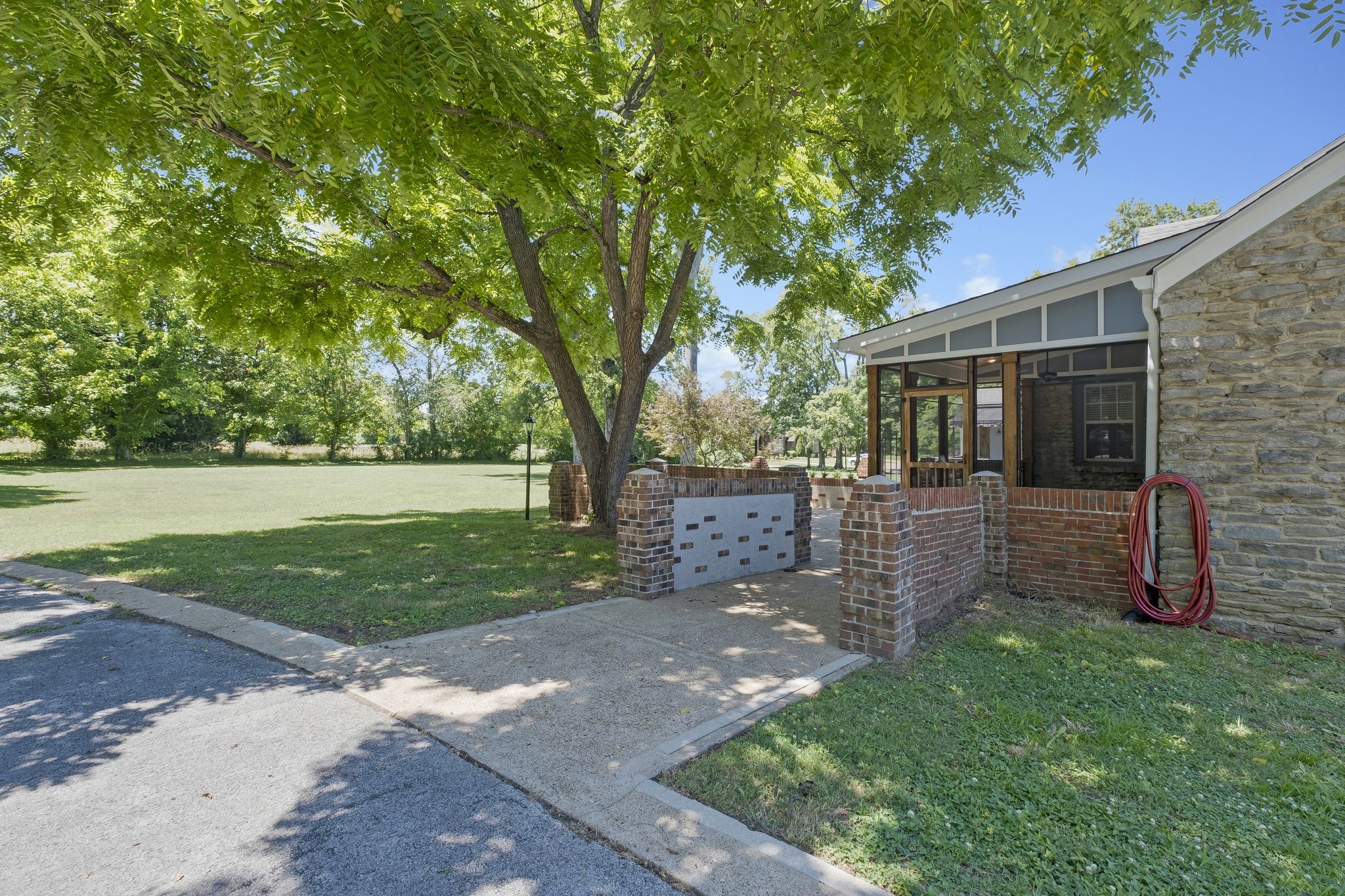3224 Lakeshore Dr