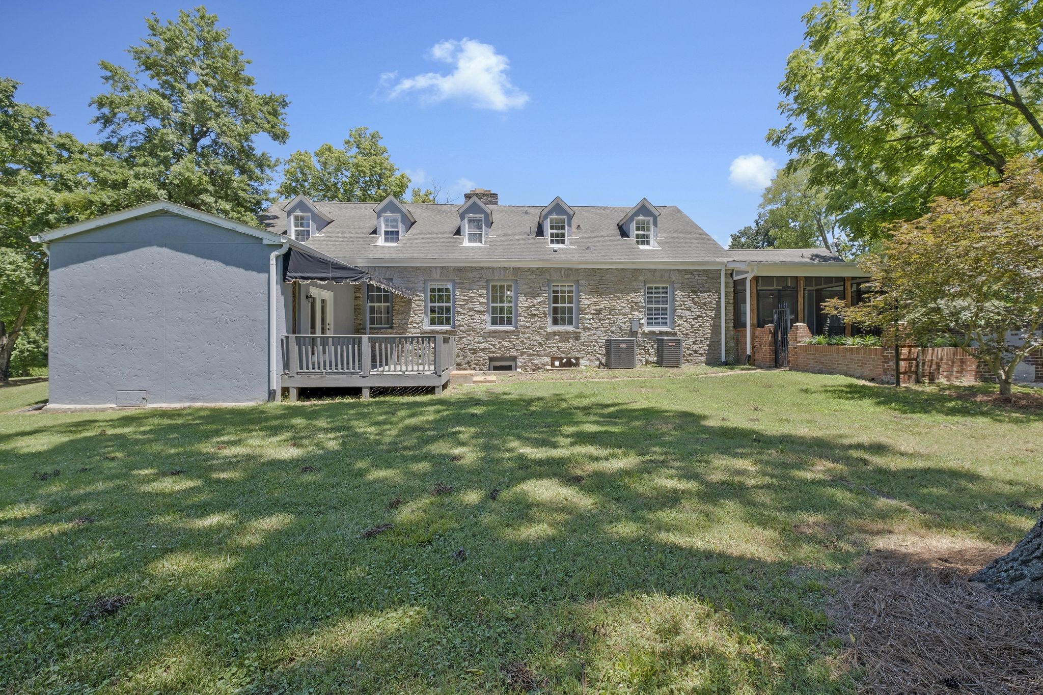 3224 Lakeshore Dr