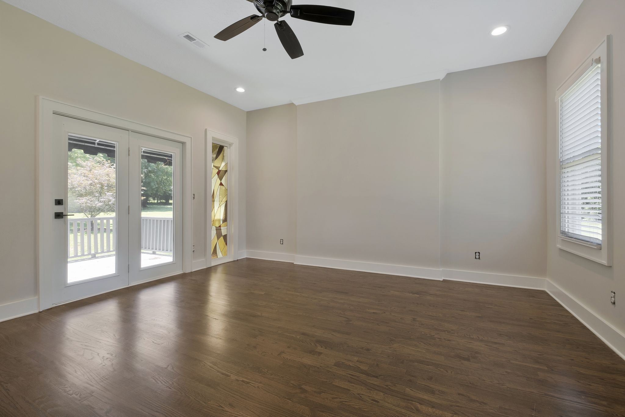 3224 Lakeshore Dr
