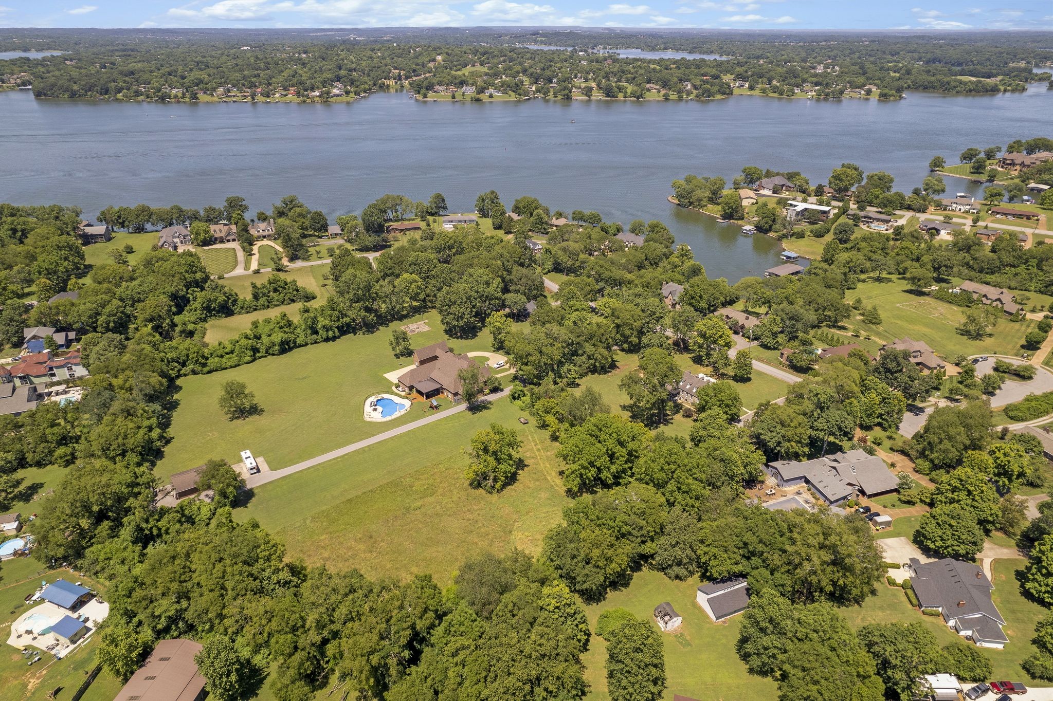 3224 Lakeshore Dr
