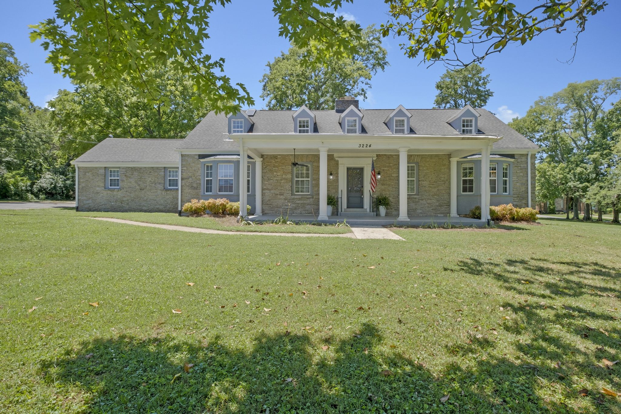 3224 Lakeshore Dr