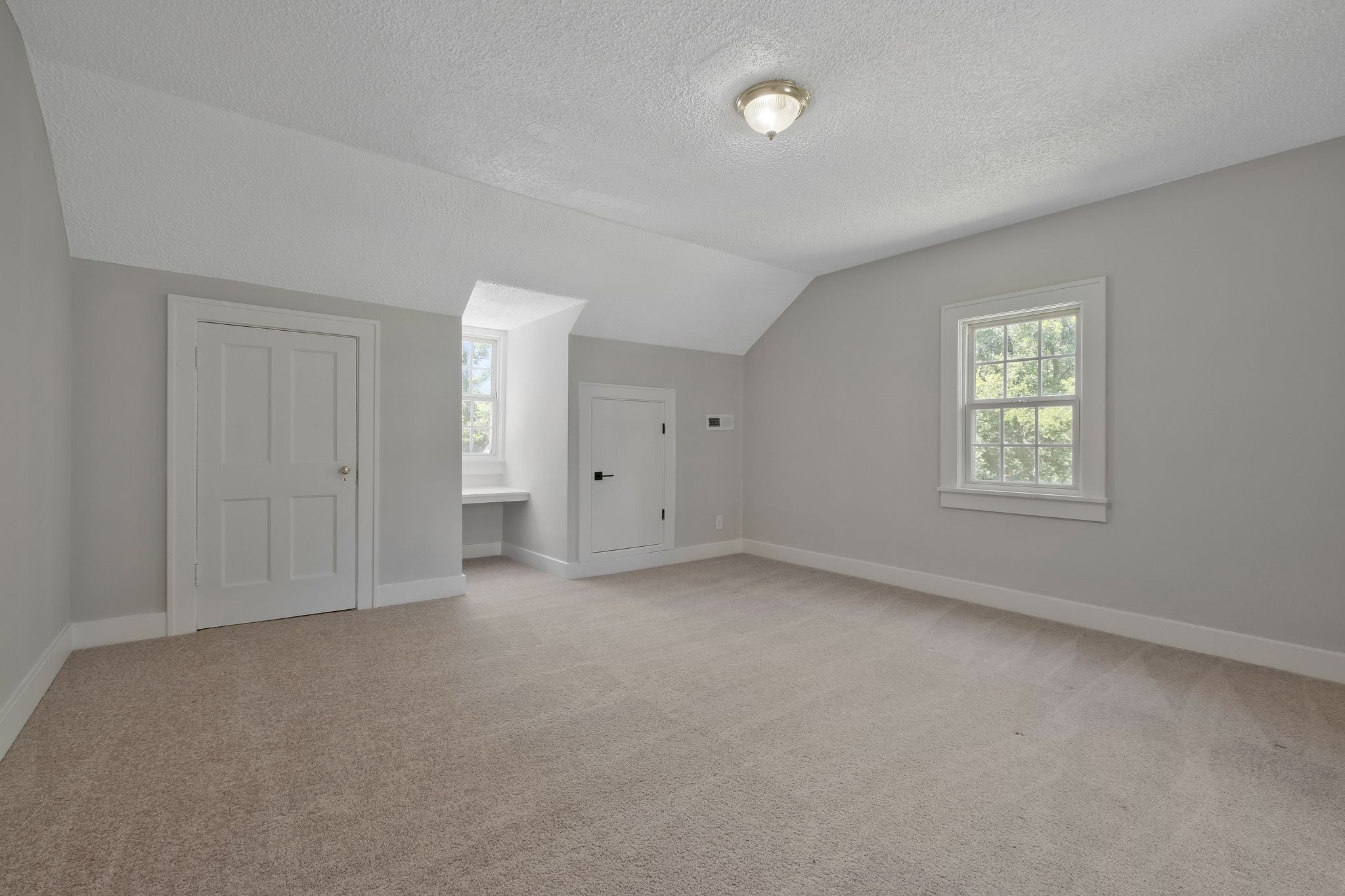 3224 Lakeshore Dr