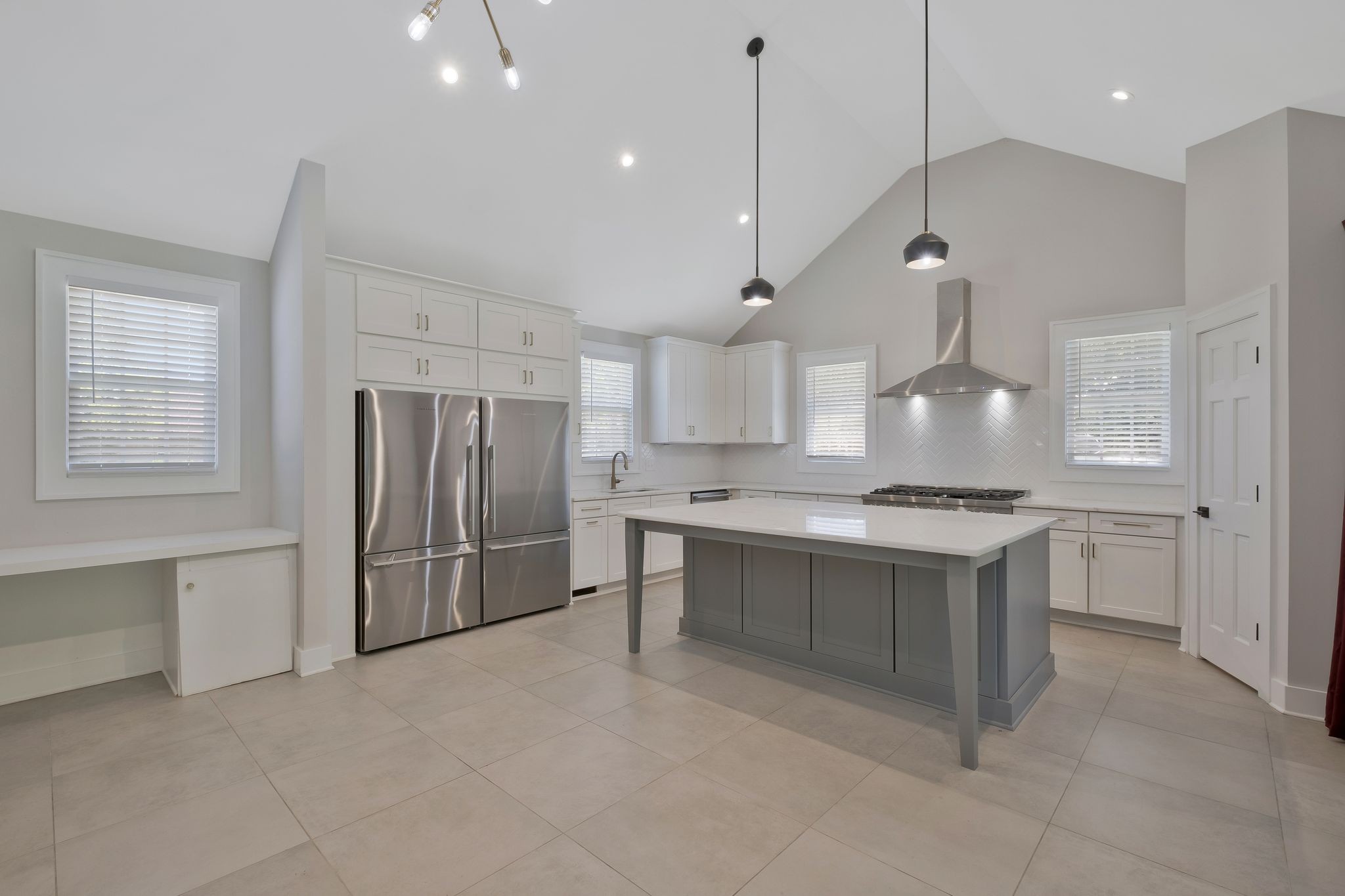 3224 Lakeshore Dr