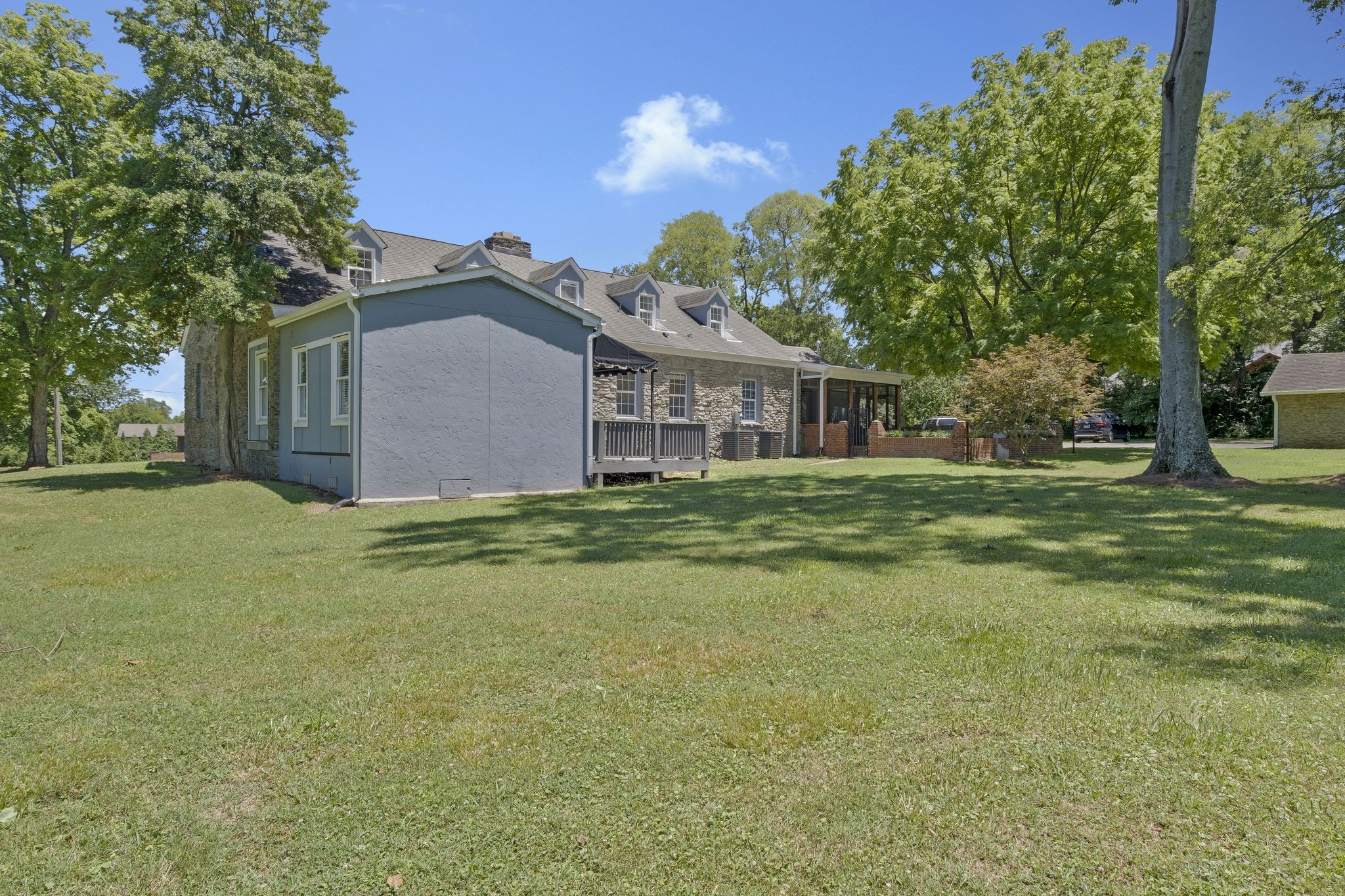 3224 Lakeshore Dr