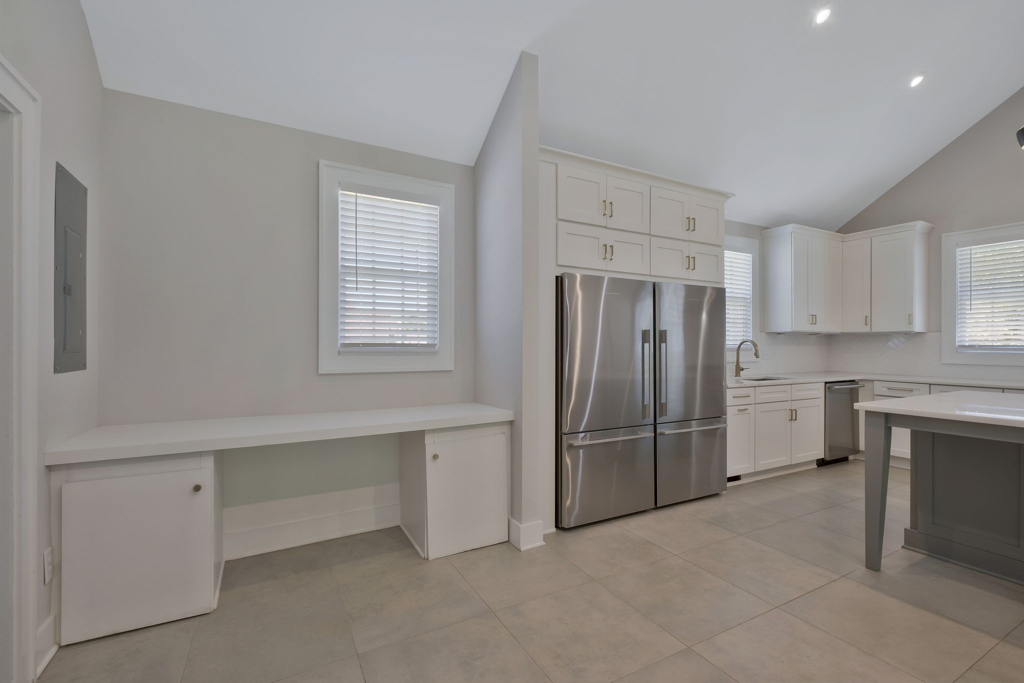 3224 Lakeshore Dr