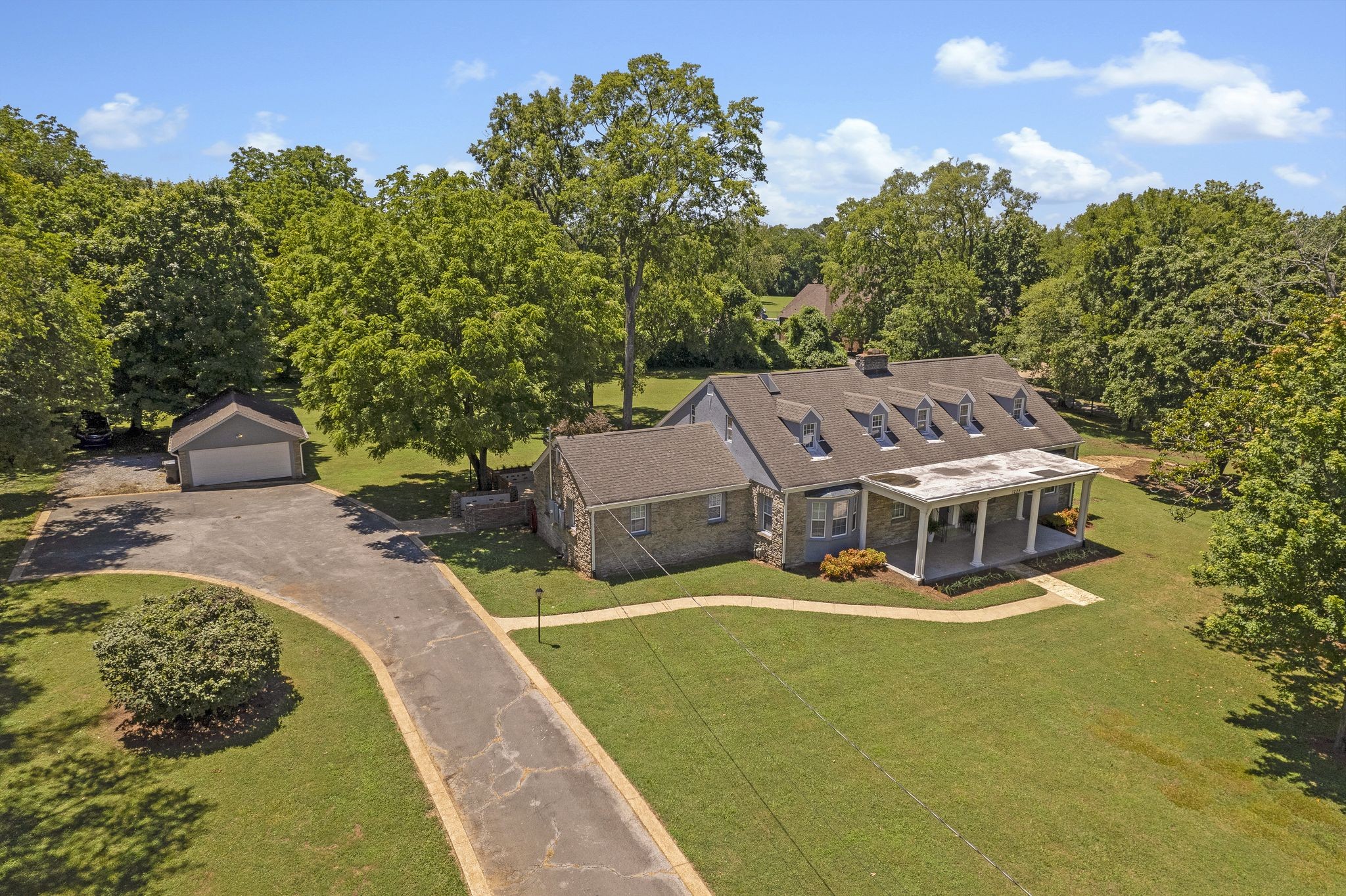 3224 Lakeshore Dr